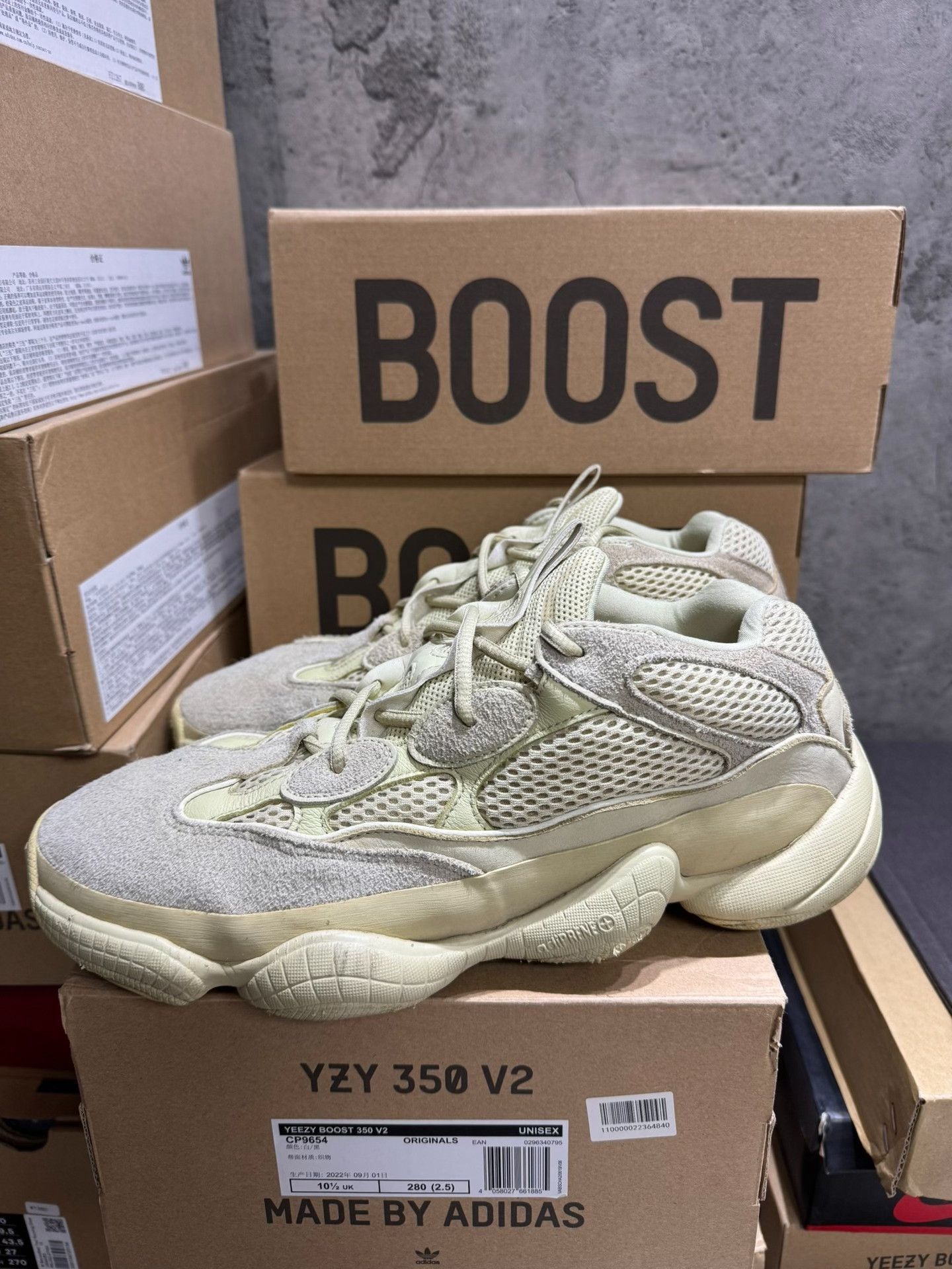 Yeezy Yeezy Yellow Lowtop Sneakers 10.5 Men Size US 10.5 / EU 43-44 - 6 Thumbnail