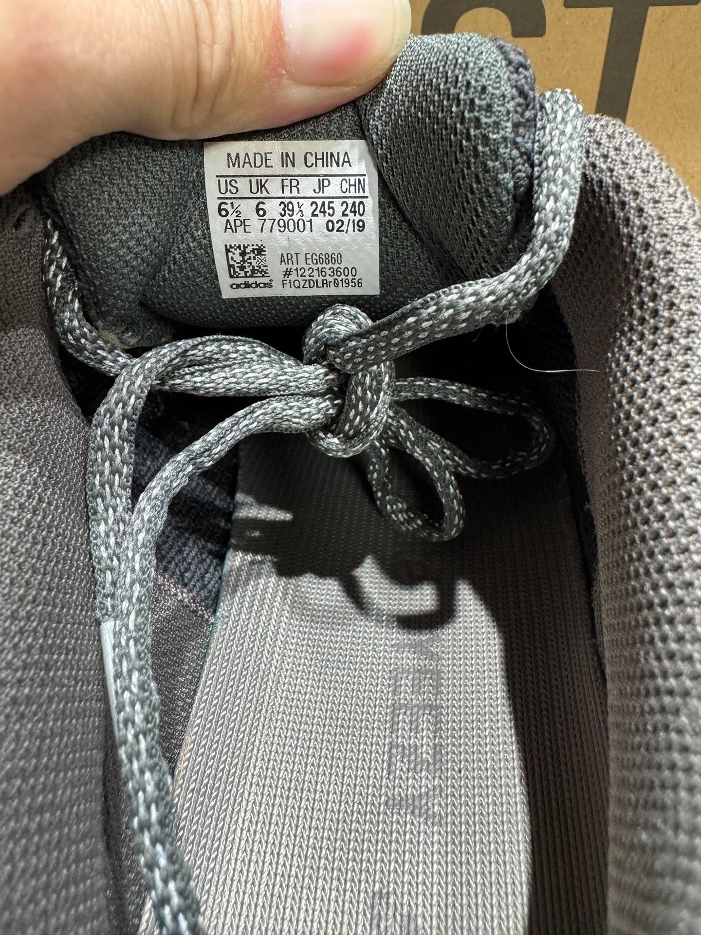 Adidas Adidas YEEZY700 Lowtop Sneakers 39 Men Size US 6.5 / EU 39-40 - 2 Thumbnail