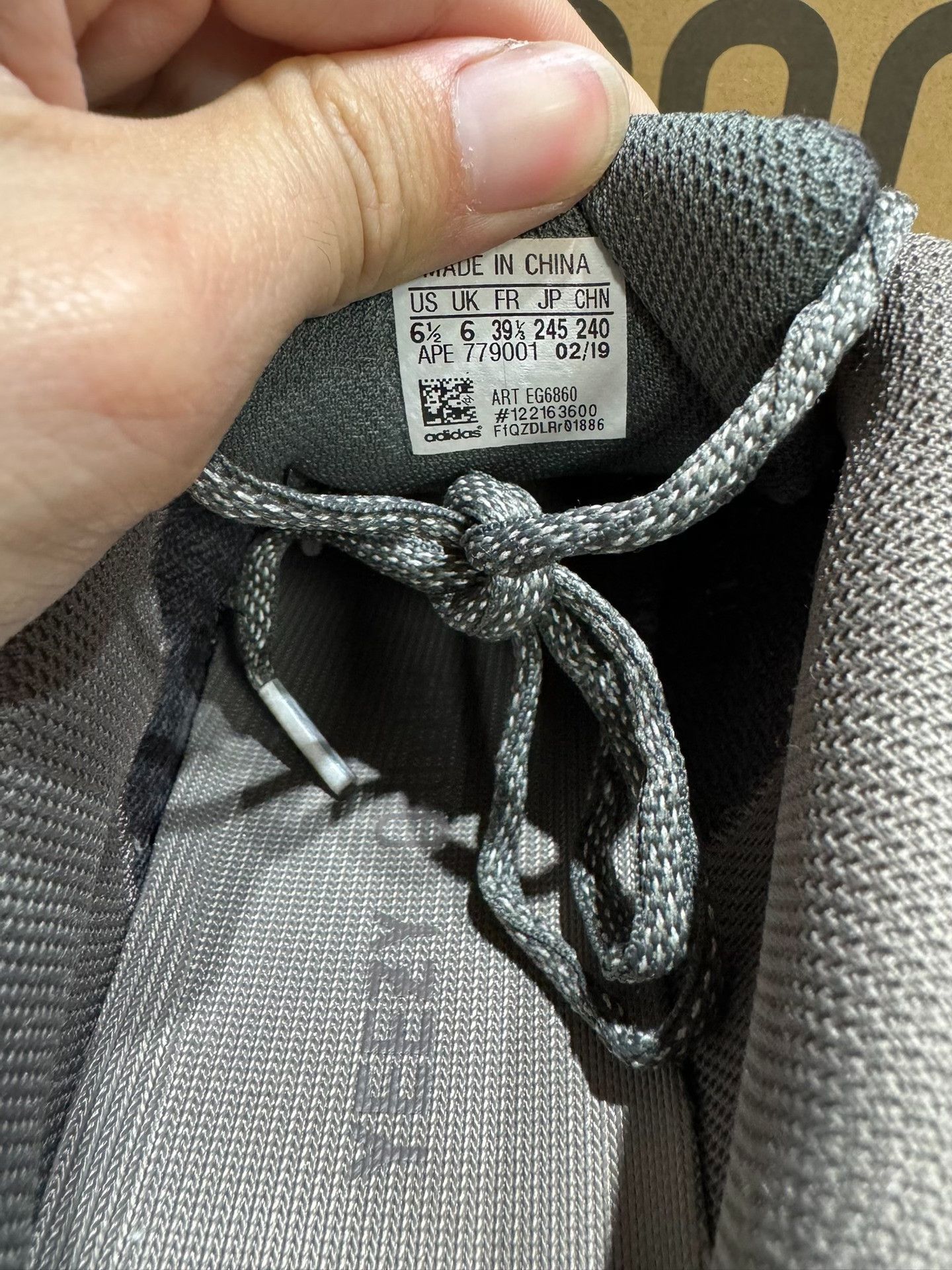 Adidas Adidas YEEZY700 Lowtop Sneakers 39 Men Size US 6.5 / EU 39-40 - 3 Thumbnail