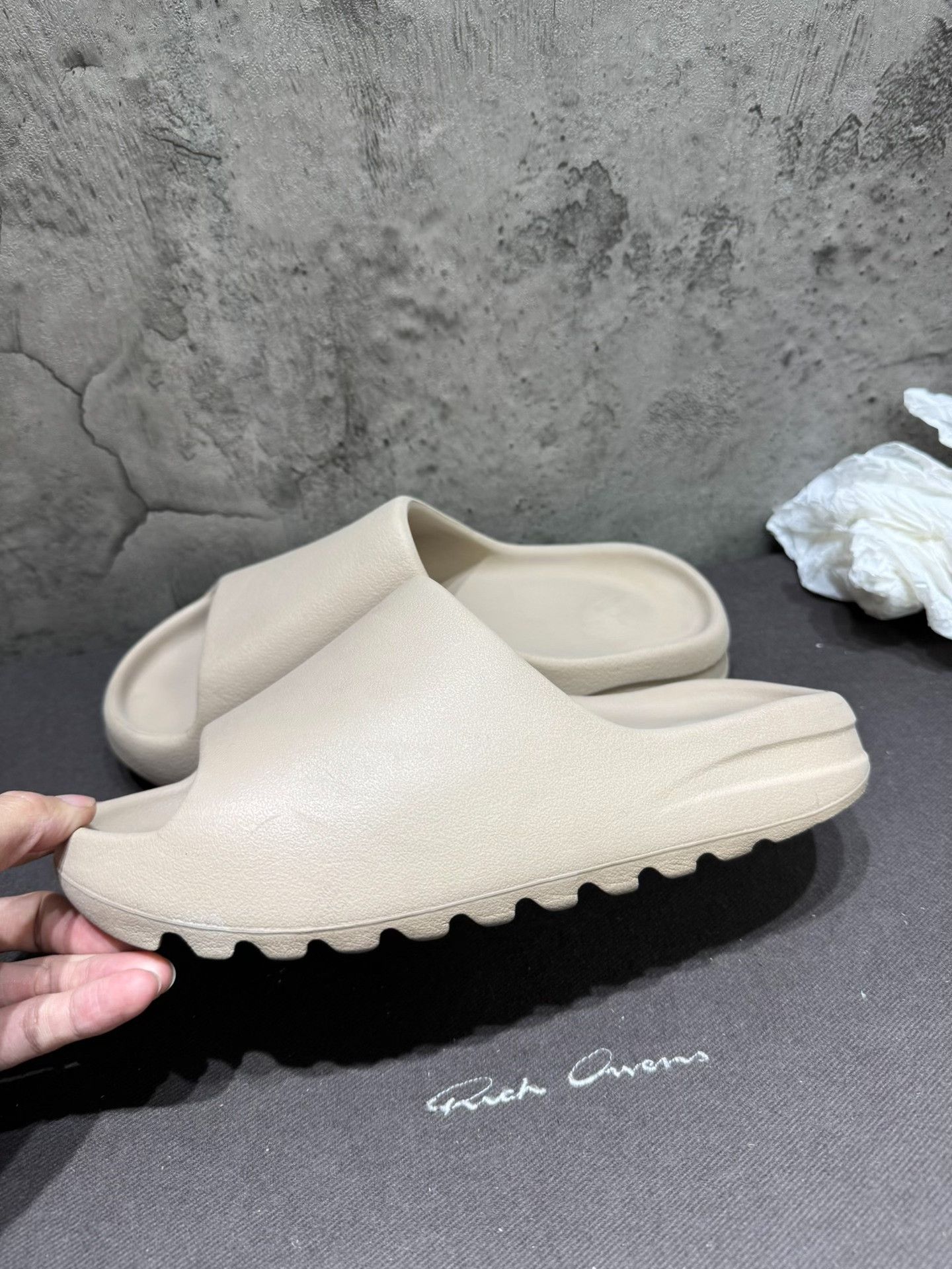 Yeezy Yeezy Brown Lowtop Sneakers 40 Men Size US 7.5 / EU 40-41 - 3 Thumbnail