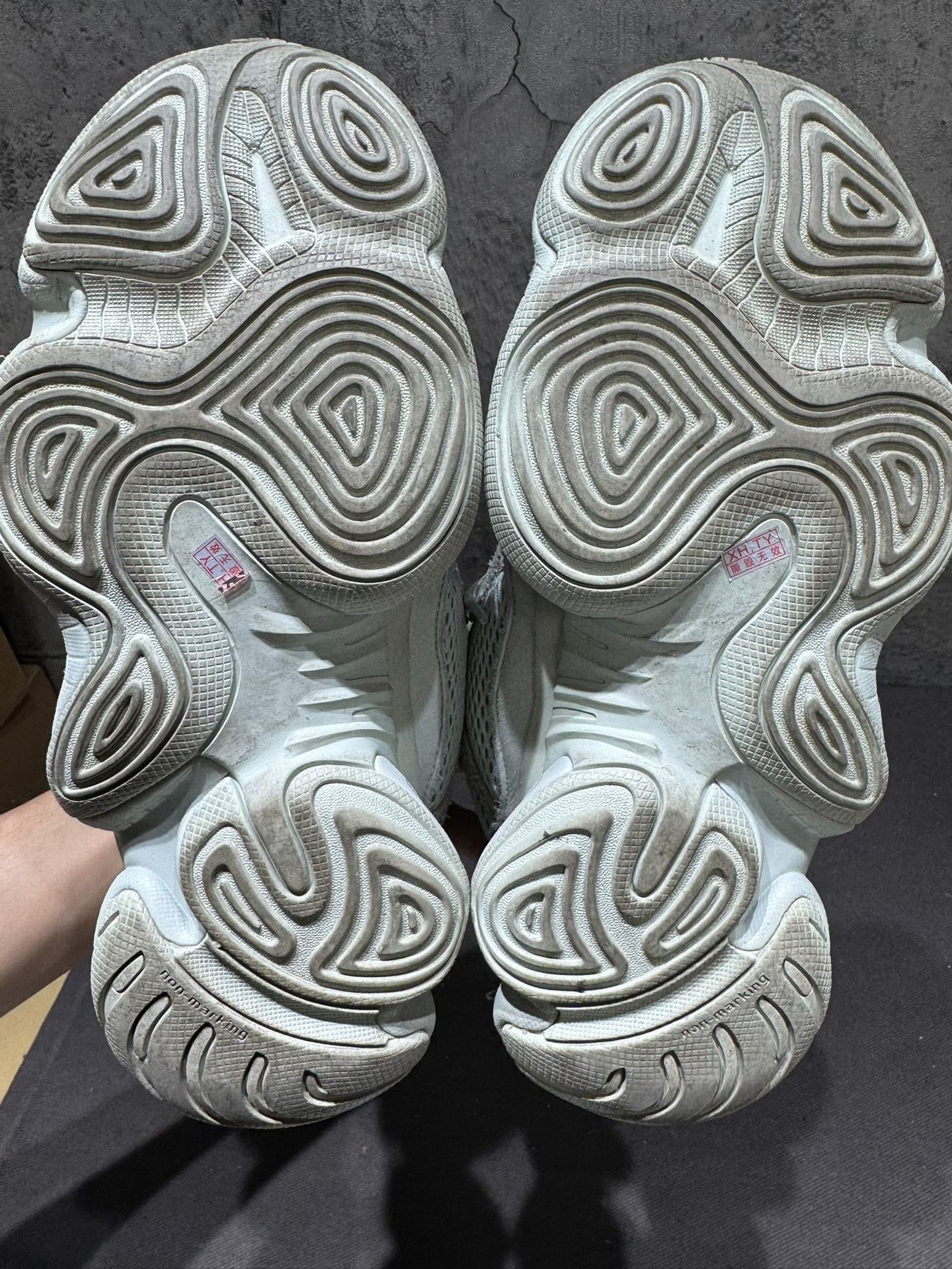 Adidas Adidas YEEZY500 White Lowtop Sneakers 40 Men Size US 7.5 / EU 40-41 - 3 Thumbnail