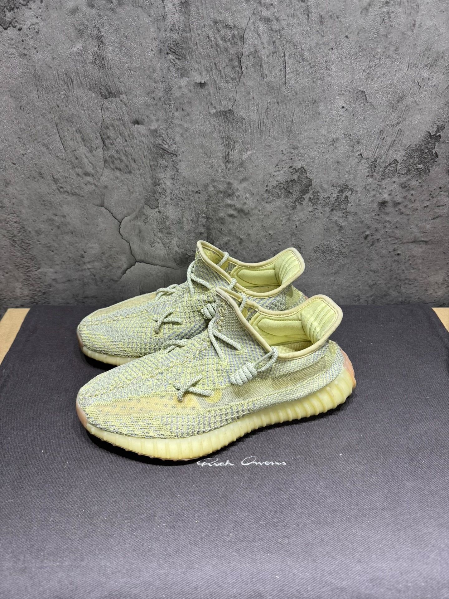 Yeezy Yeezy Yellow Lowtop Sneakers 9 Men Size US 9 / EU 42 - 7 Thumbnail