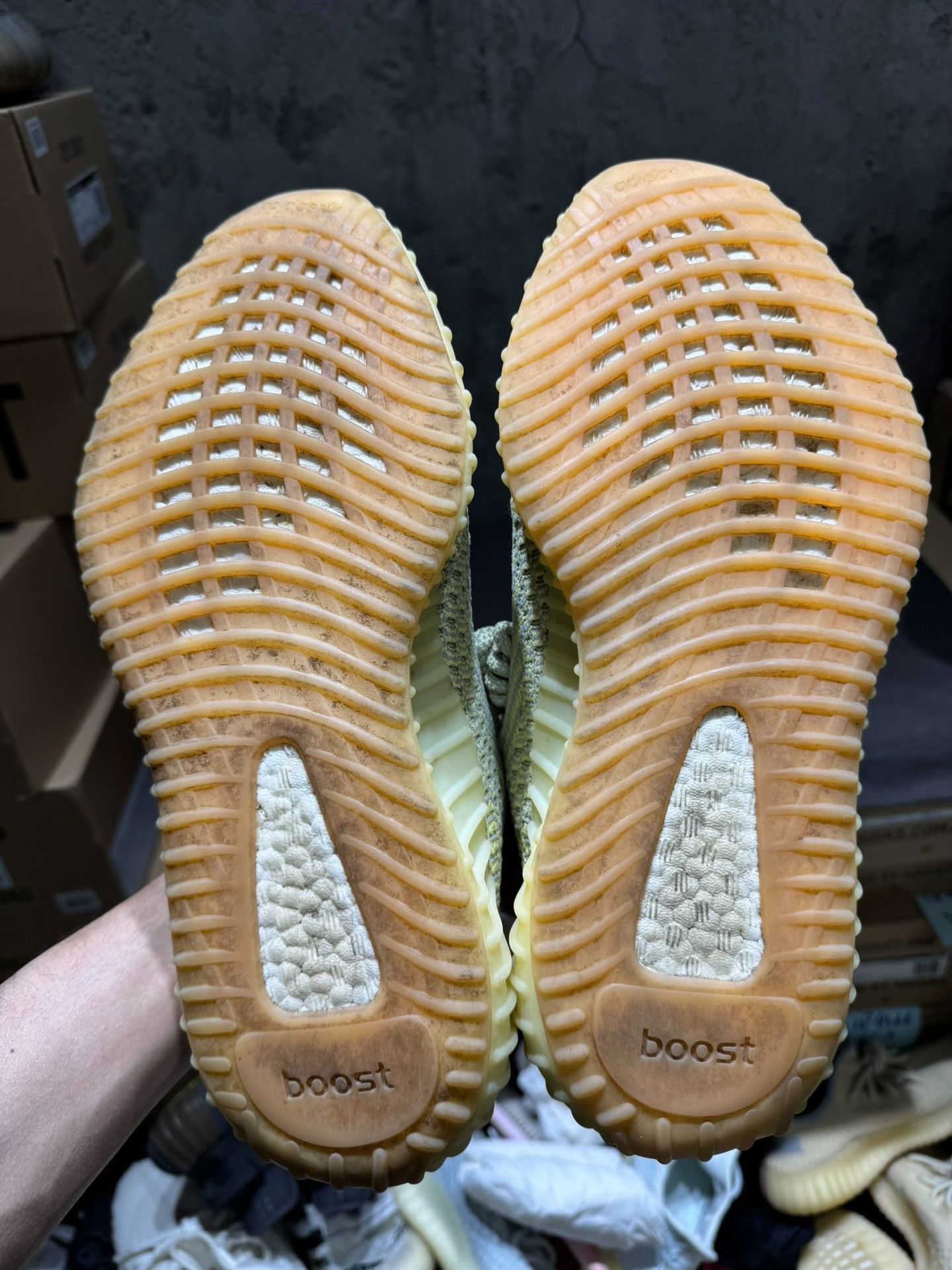 Yeezy Yeezy Yellow Lowtop Sneakers 9 Men Size US 9 / EU 42 - 4 Thumbnail