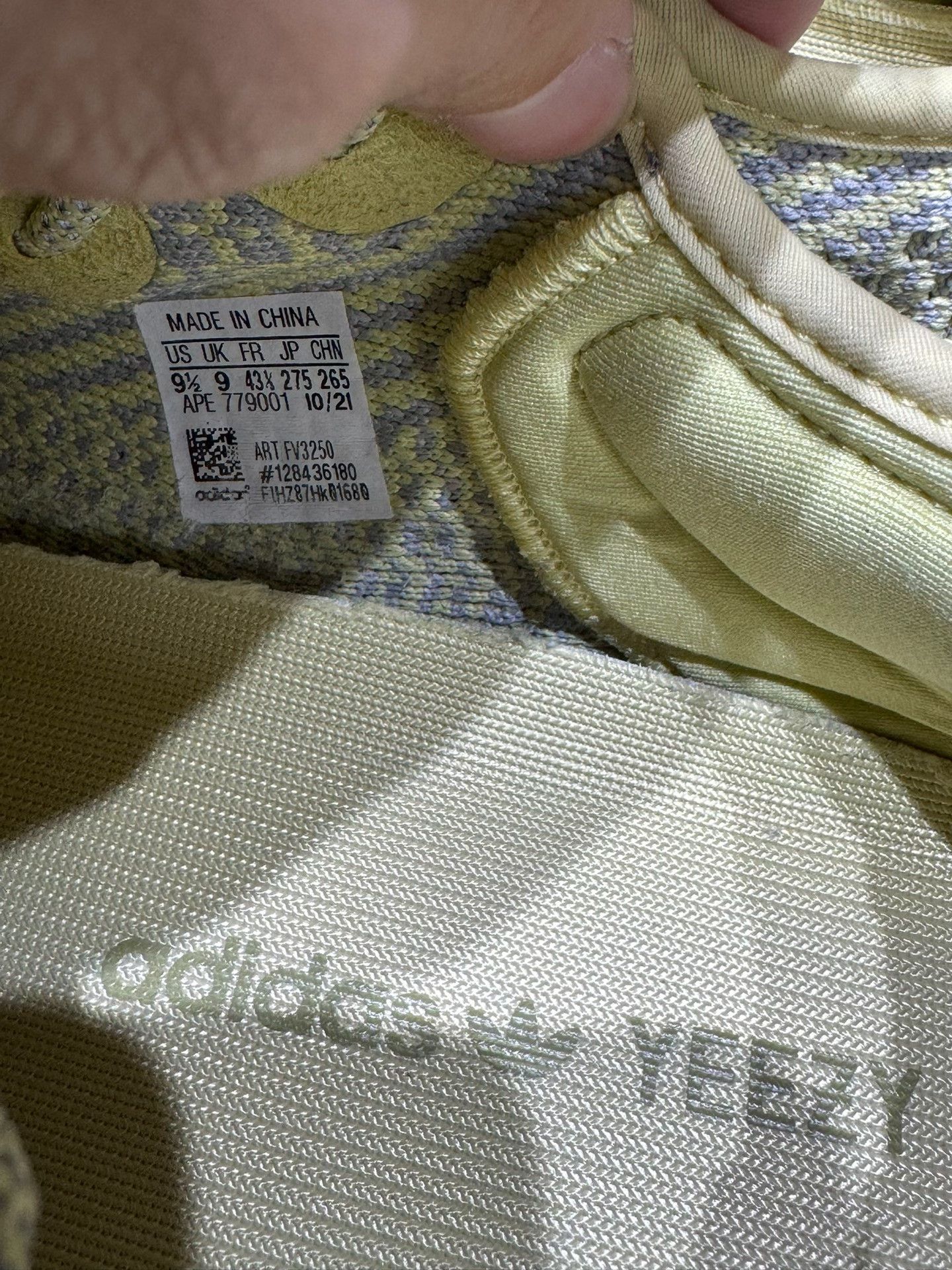 Yeezy Yeezy Yellow Lowtop Sneakers 9 Men Size US 9 / EU 42 - 3 Thumbnail