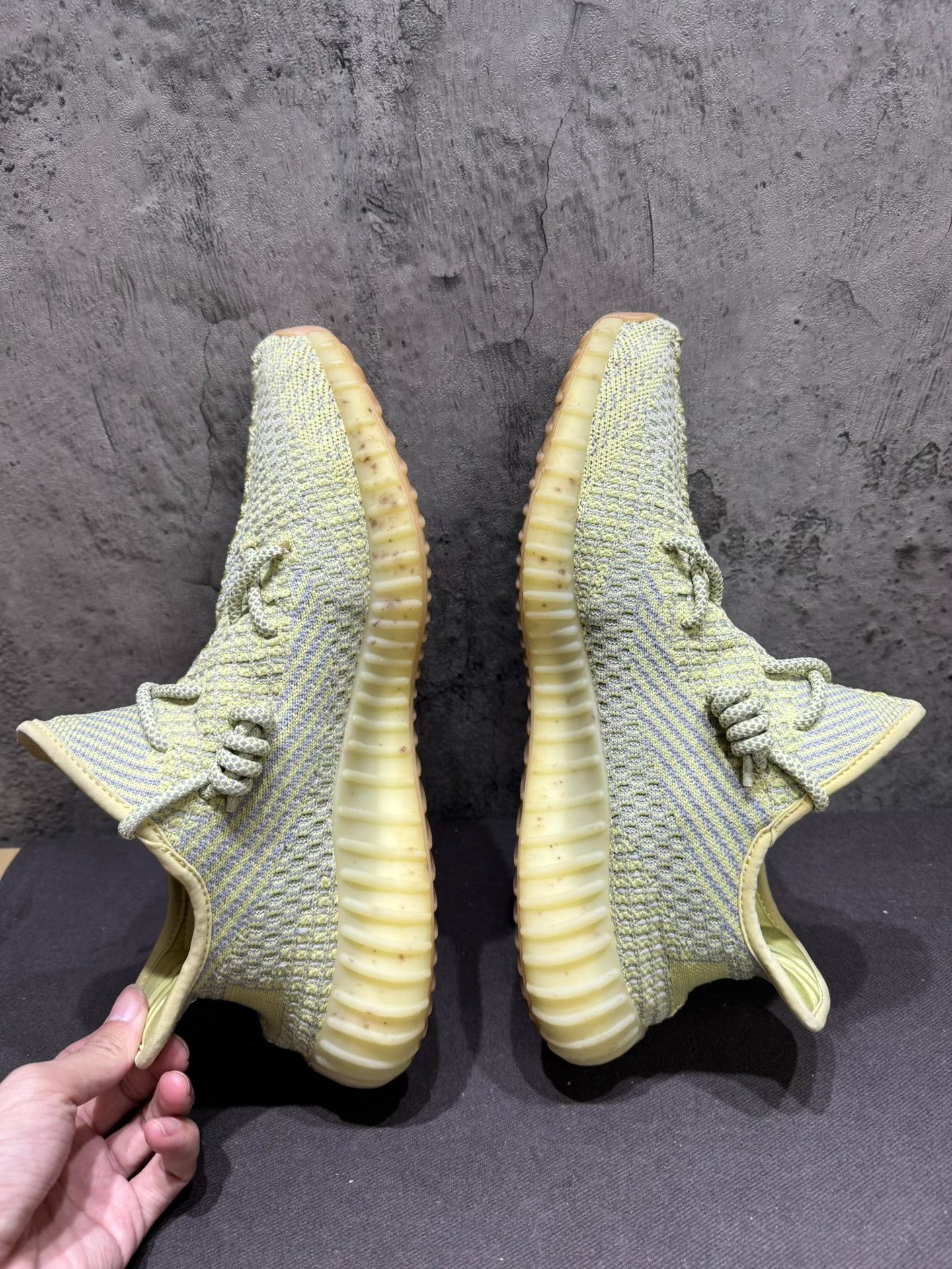 Yeezy Yeezy Yellow Lowtop Sneakers 9 Men Size US 9 / EU 42 - 5 Thumbnail
