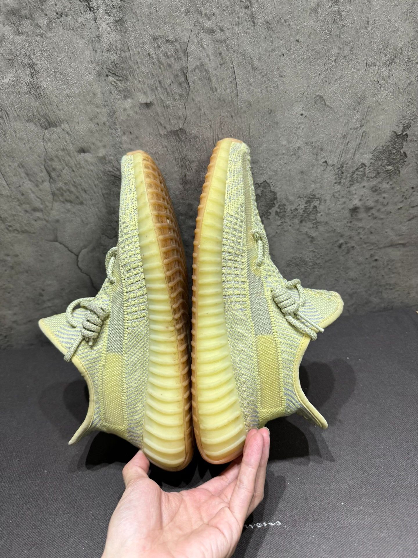 Yeezy Yeezy Yellow Lowtop Sneakers 9 Men Size US 9 / EU 42 - 6 Thumbnail