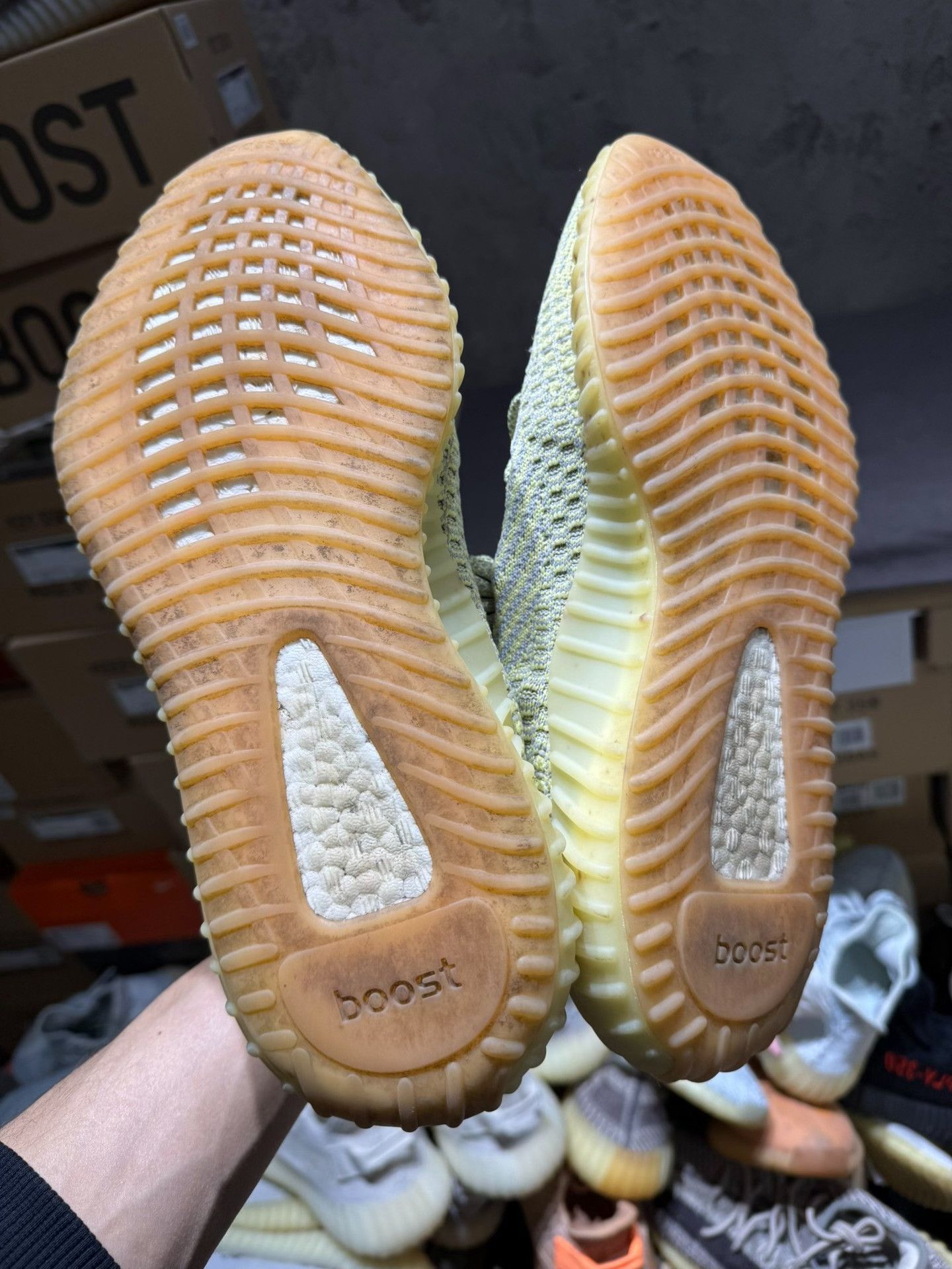 Yeezy Yeezy Yellow Lowtop Sneakers 9 Men Size US 9 / EU 42 - 8 Thumbnail