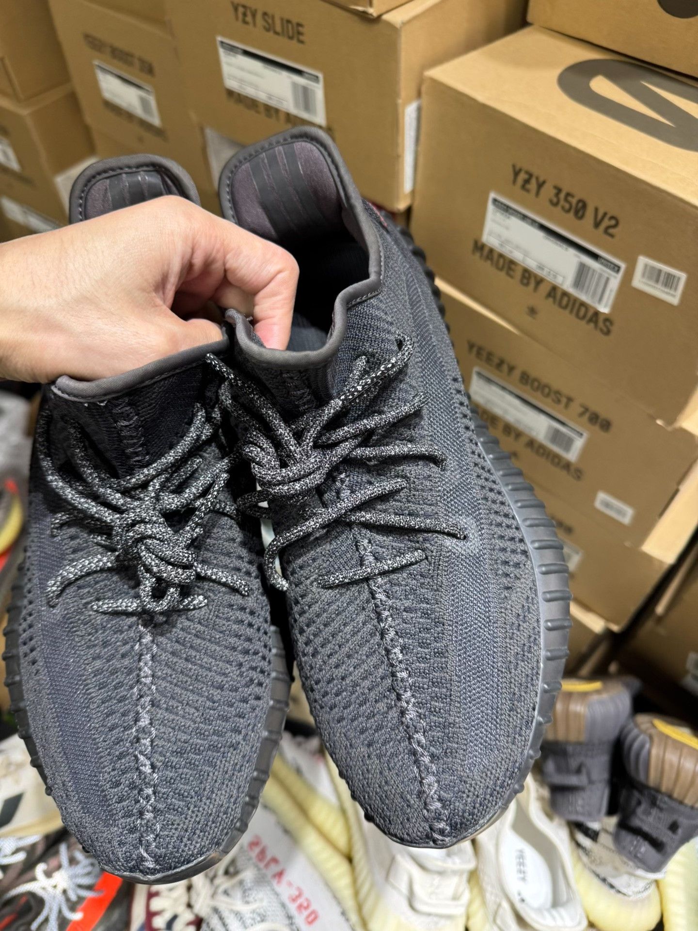 Adidas Adidas YEEZY350 Black Lowtop Sneakers 10 Men Size US 10 / EU 43 - 5 Thumbnail