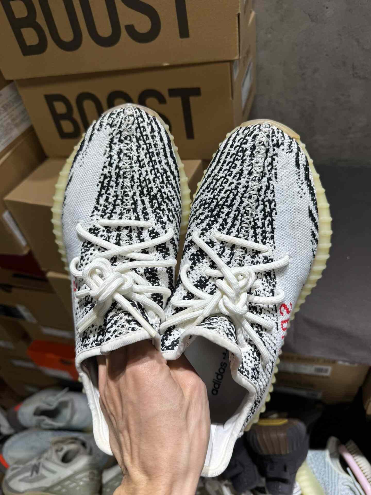 Adidas Adidas YEEZY350 White Lowtop Sneakers 41 Men Size US 8.5 / EU 41-42 - 4 Thumbnail