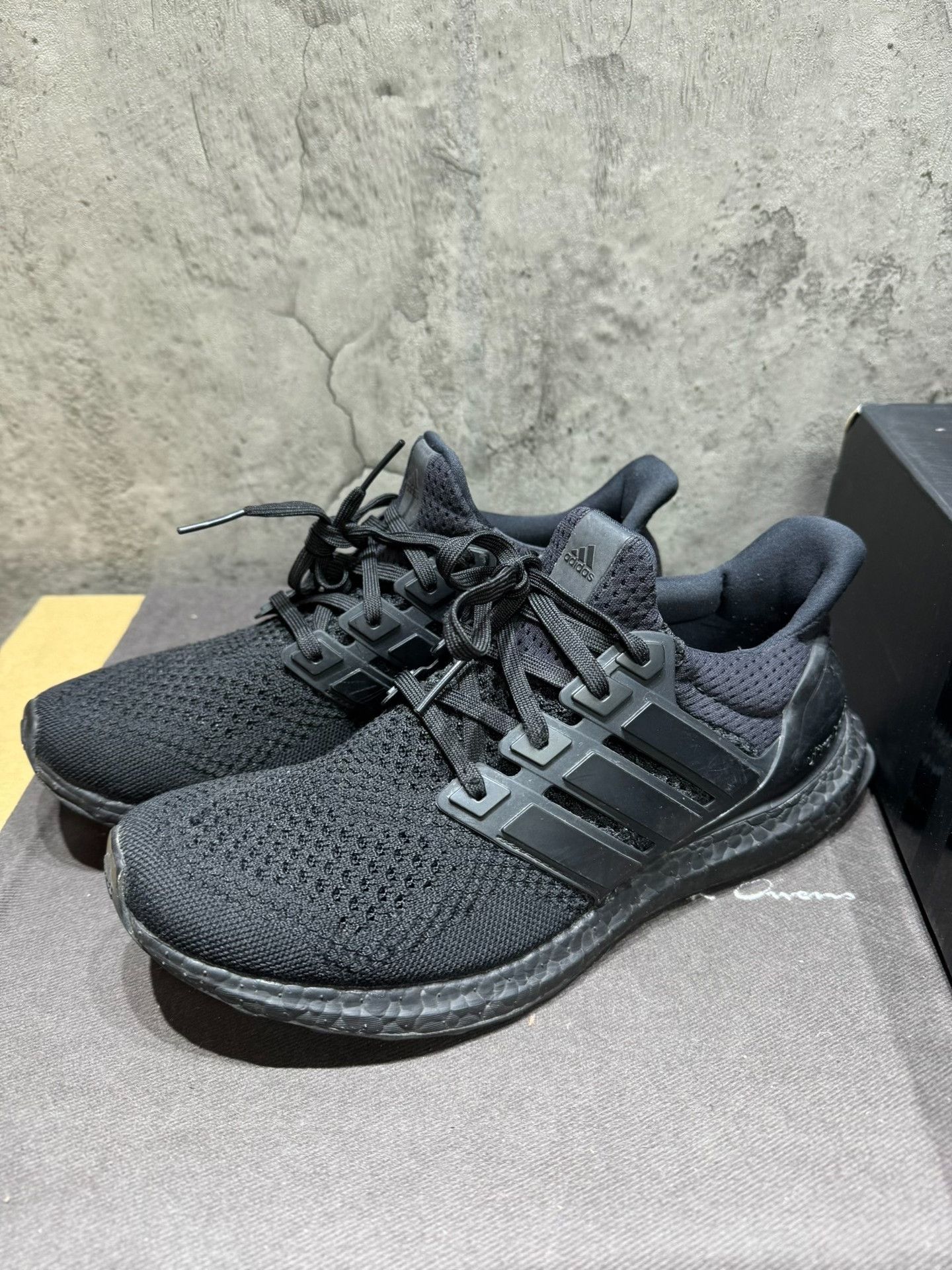 Adidas Adidas Black Lowtop Sneakers 10 Men Size US 10 / EU 43 - 2 Thumbnail