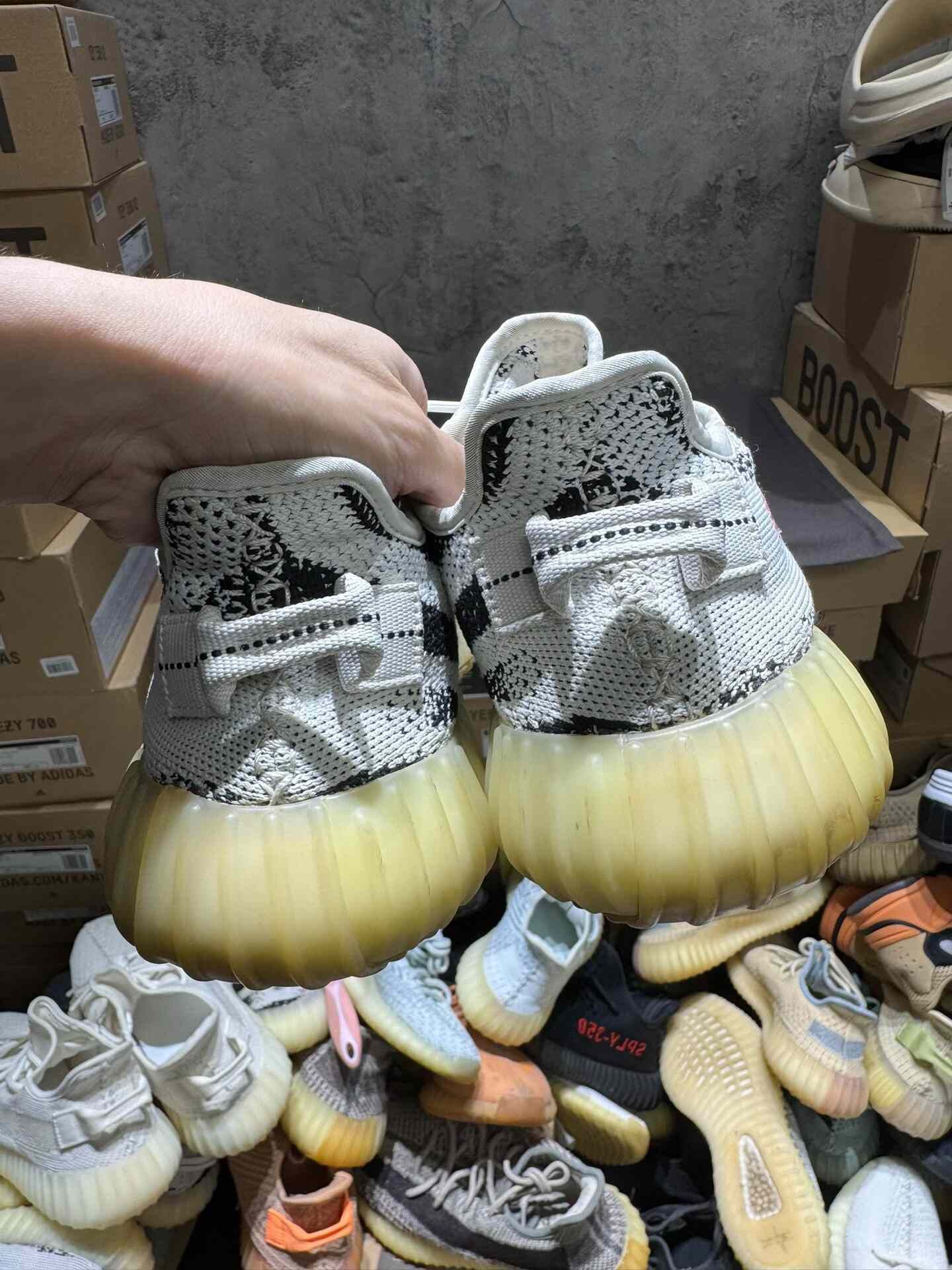 Adidas Adidas YEEZY350 White Lowtop Sneakers 41 Men Size US 8.5 / EU 41-42 - 6 Thumbnail