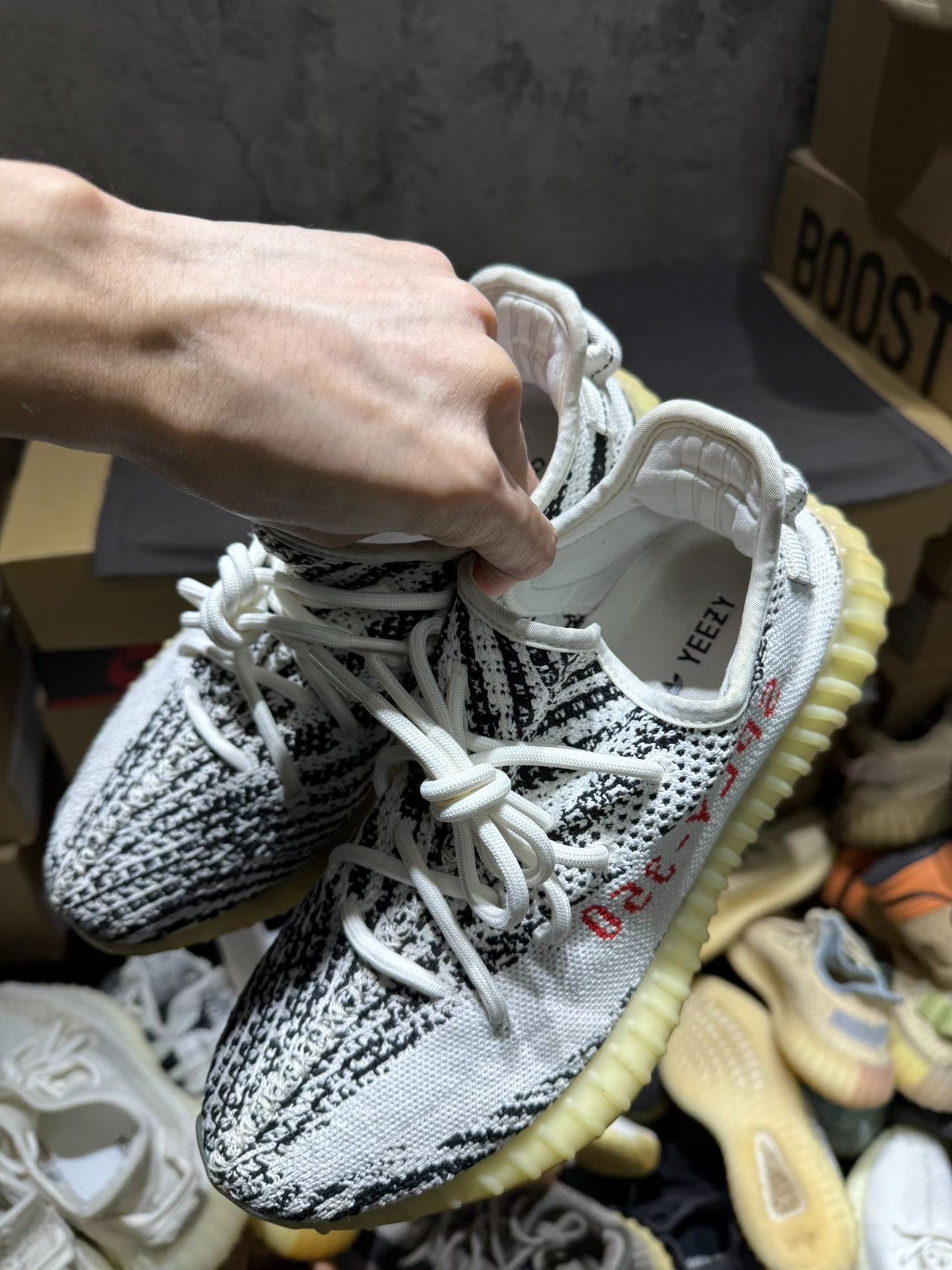 Adidas Adidas YEEZY350 White Lowtop Sneakers 41 Men Size US 8.5 / EU 41-42 - 2 Thumbnail