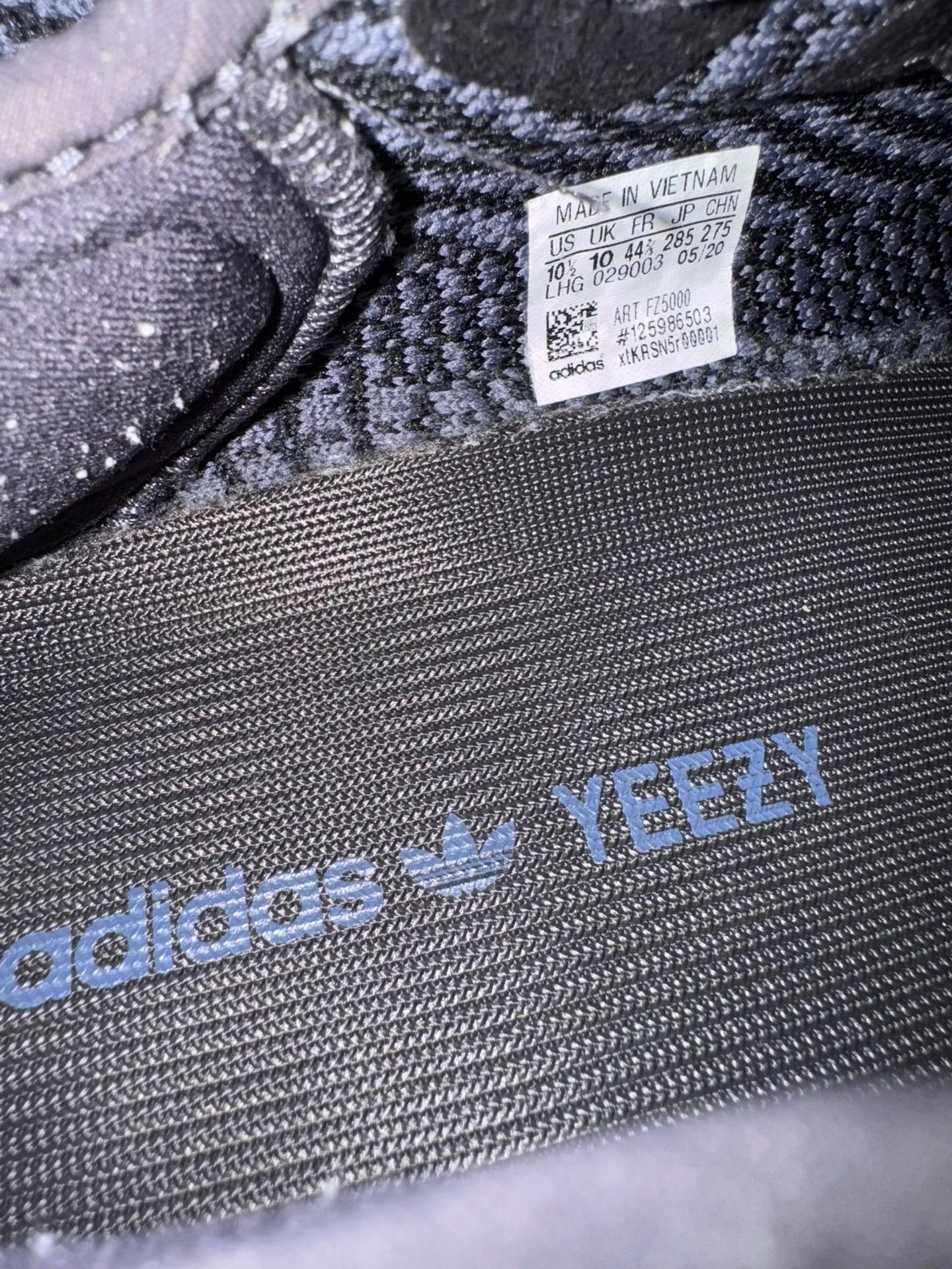 Adidas Adidas YEEZY350 Black Lowtop Sneakers 10 Men Size US 10 / EU 43 - 7 Thumbnail