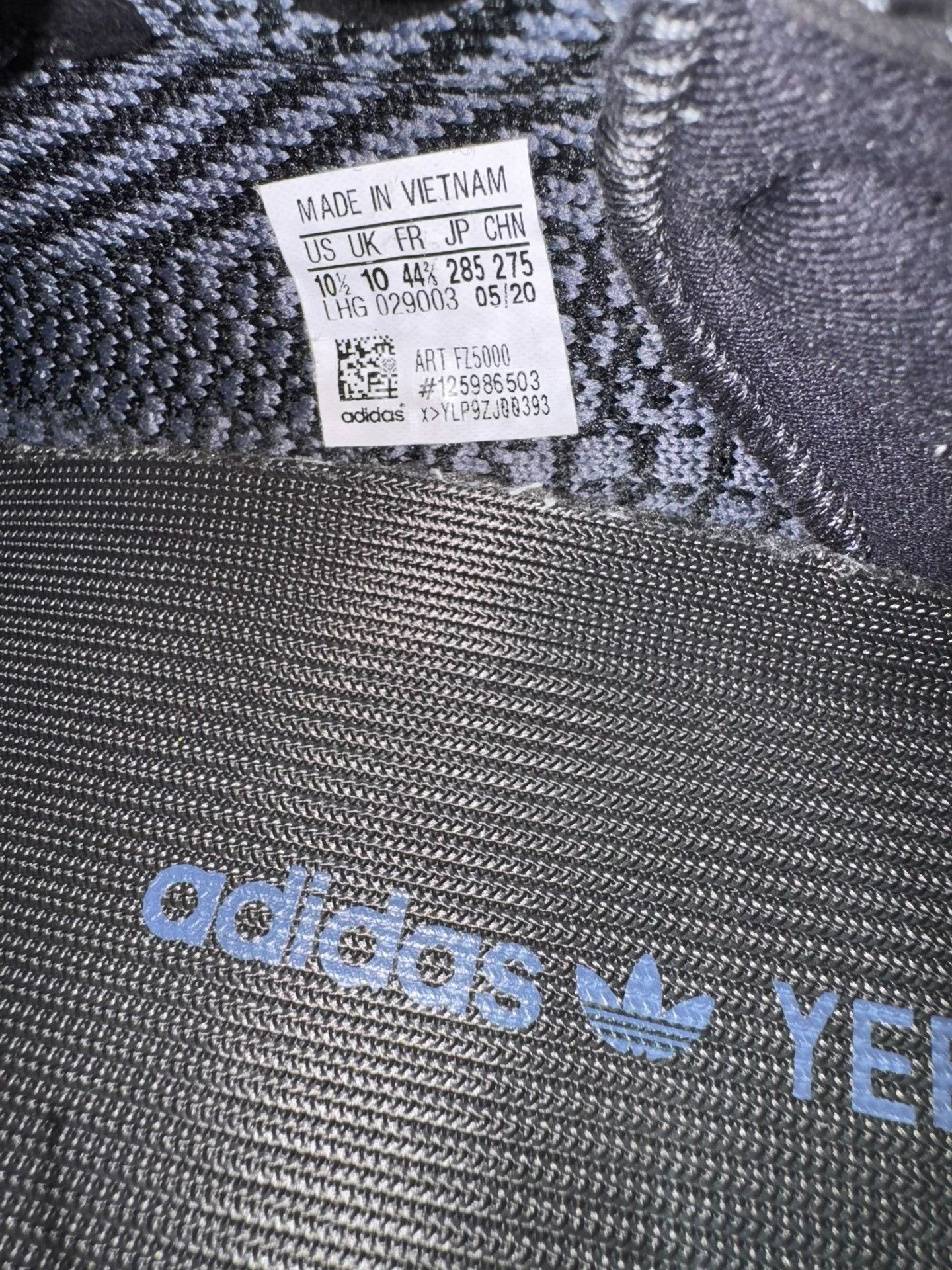 Adidas Adidas YEEZY350 Black Lowtop Sneakers 10 Men Size US 10 / EU 43 - 6 Thumbnail