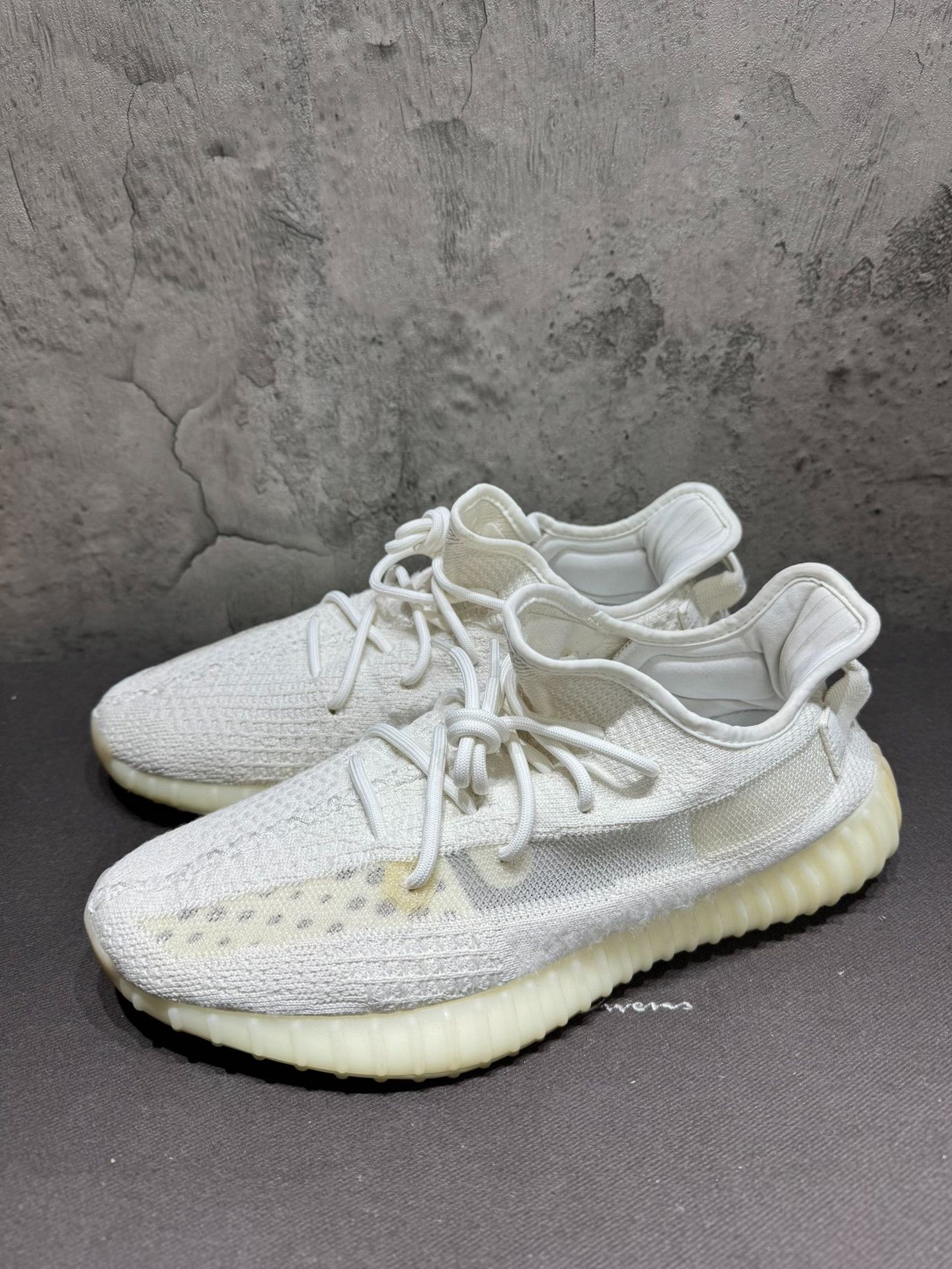 Adidas Adidas YEEZY350 White Lowtop Sneakers 10.5 Men Size US 10.5 / EU 43-44 - 2 Thumbnail