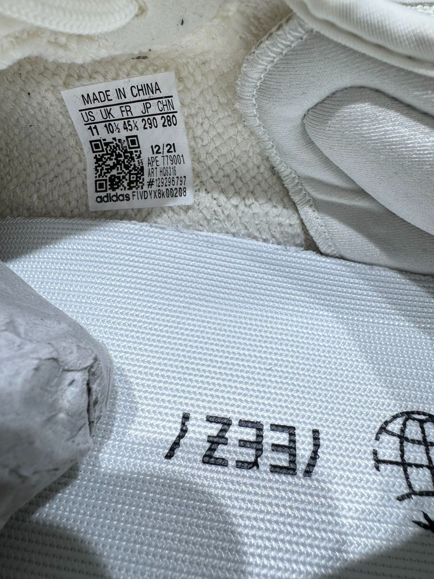 Adidas Adidas YEEZY350 White Lowtop Sneakers 10.5 Men Size US 10.5 / EU 43-44 - 4 Thumbnail