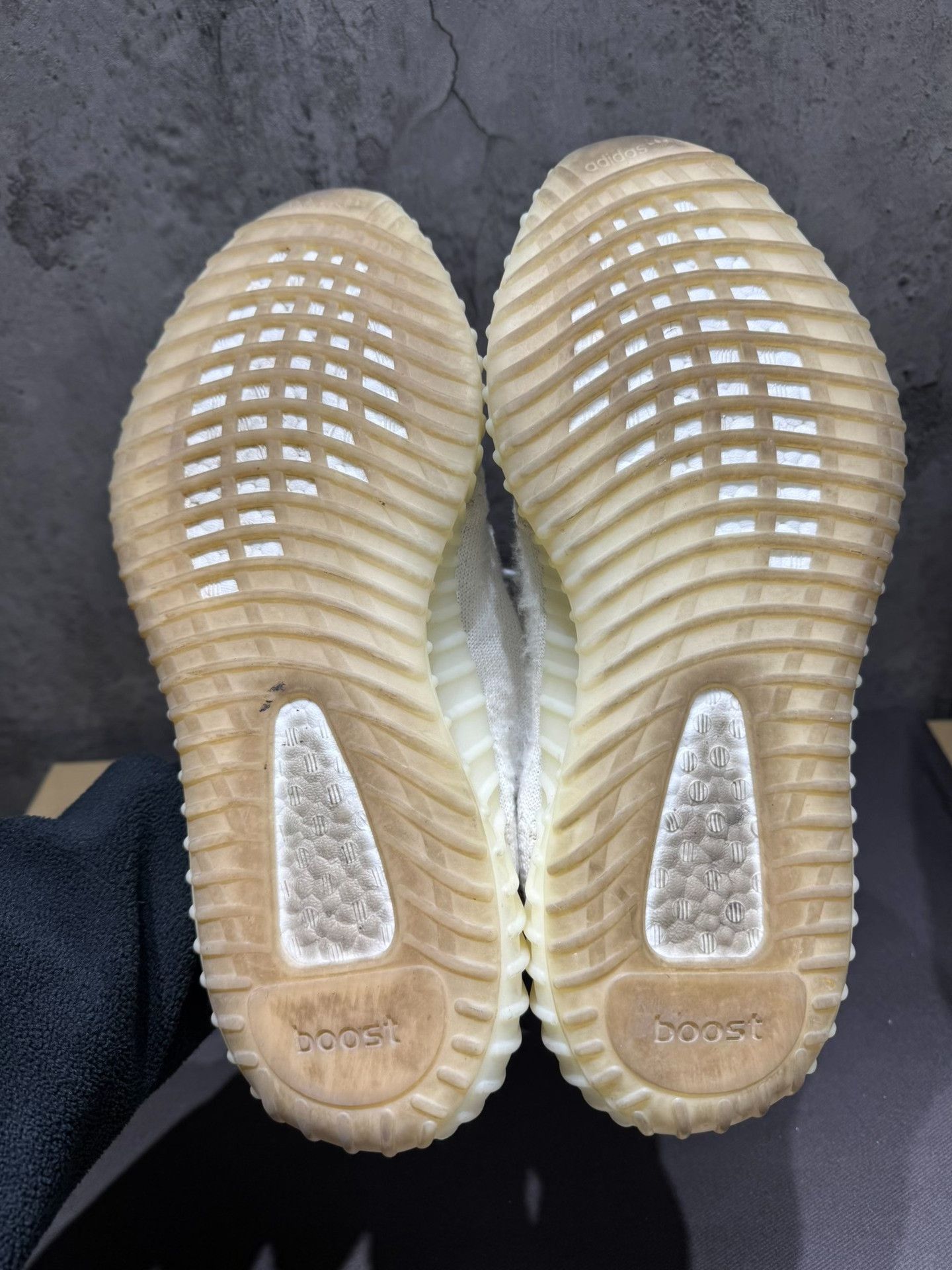 Adidas Adidas YEEZY350 White Lowtop Sneakers 10.5 Men Size US 10.5 / EU 43-44 - 6 Thumbnail