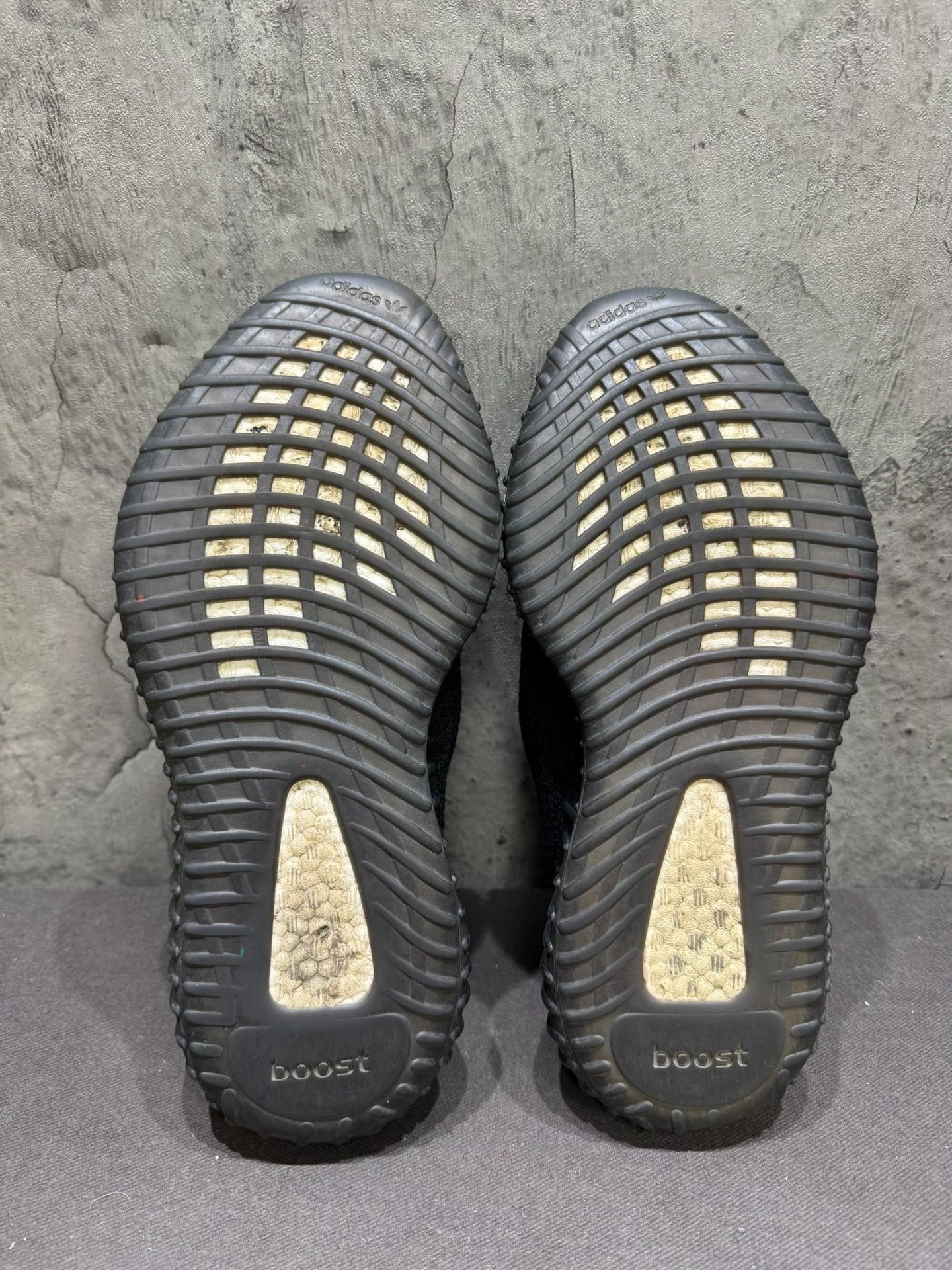 Adidas Adidas YEEZY350 Black Lowtop Sneakers 9 Men Size US 9 / EU 42 - 6 Thumbnail