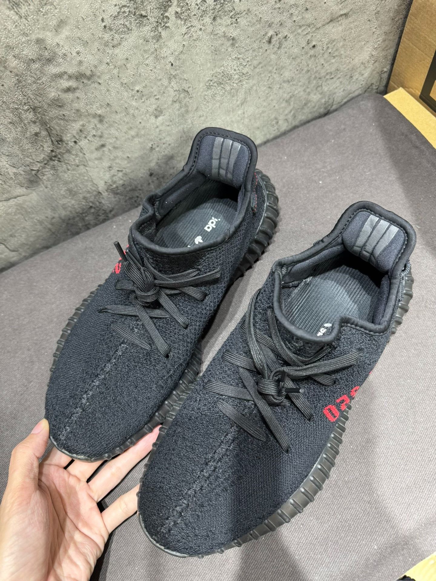 Adidas Adidas YEEZY350 Black Lowtop Sneakers 9 Men Size US 9 / EU 42 - 2 Thumbnail