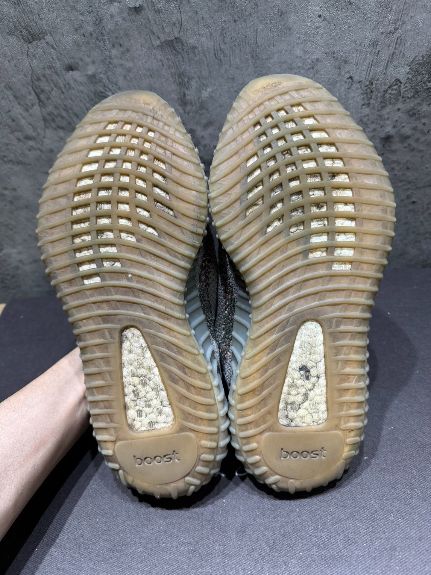 Adidas Adidas YEEZY350 Gray Lowtop Sneakers 42 Men Size US 9 / EU 42 - 8 Thumbnail