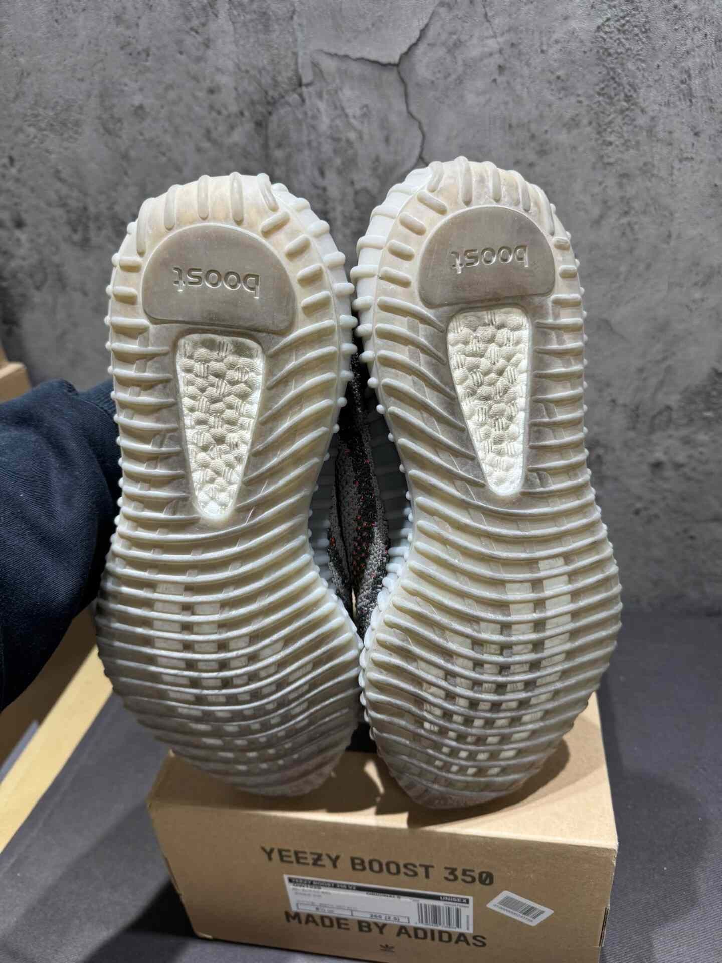 Adidas Adidas YEEZY350 Gray Lowtop Sneakers 42 Men Size US 9 / EU 42 - 7 Thumbnail