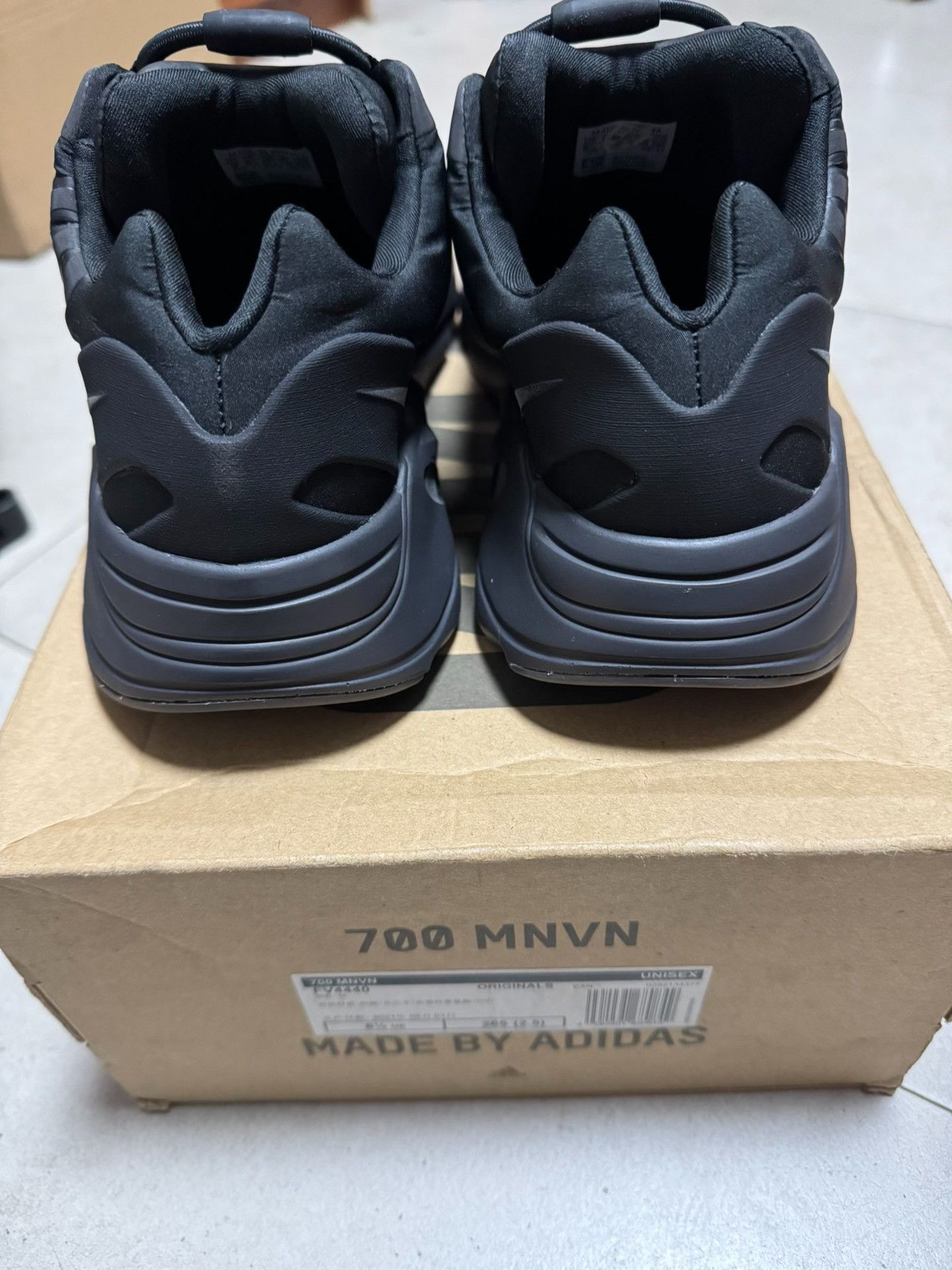 Adidas Adidas YEEZY700 Black Lowtop Sneakers 42 Men Size US 9 / EU 42 - 2 Thumbnail