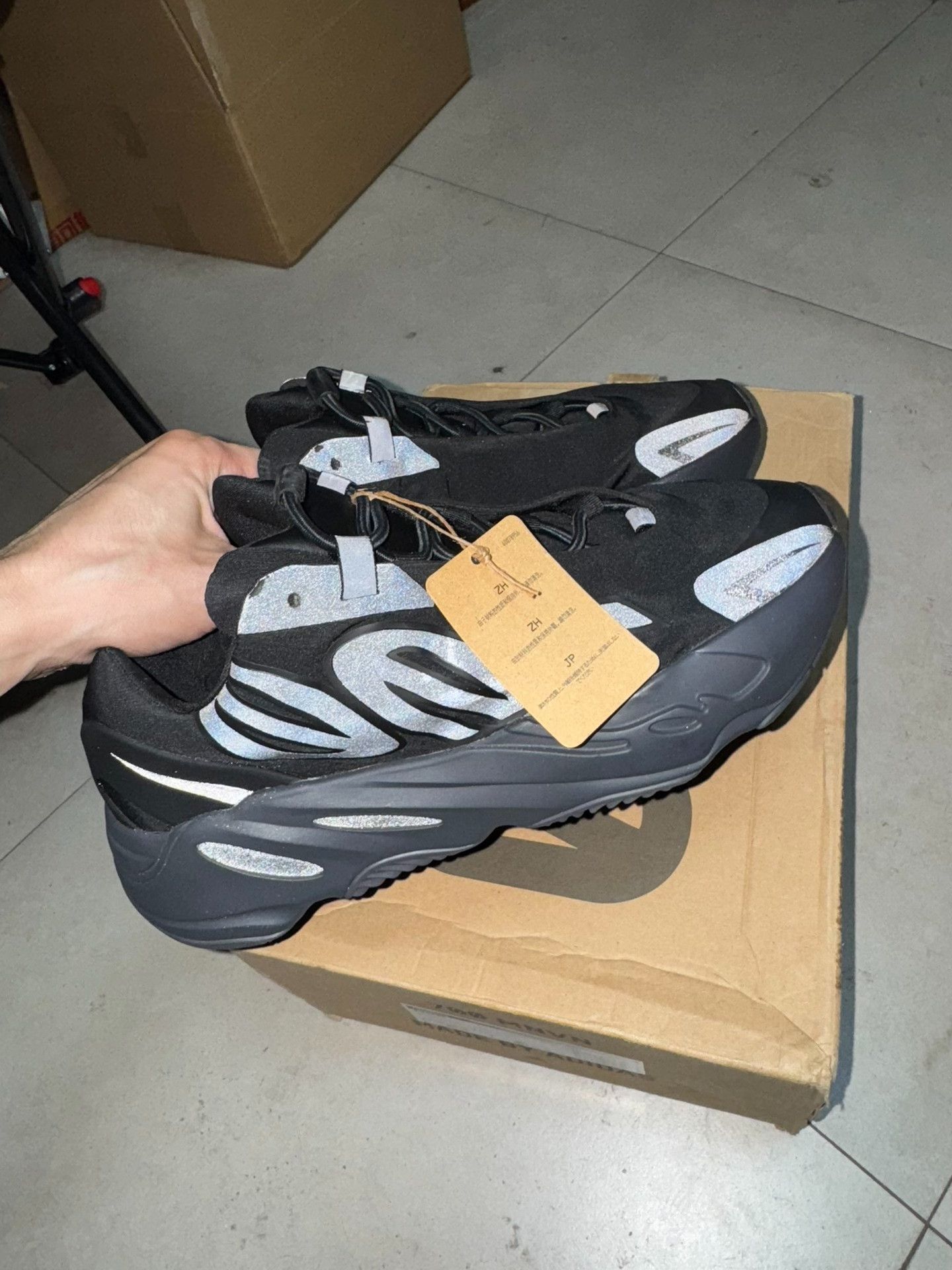 Adidas Adidas YEEZY700 Black Lowtop Sneakers 42 Men Size US 9 / EU 42 - 5 Thumbnail