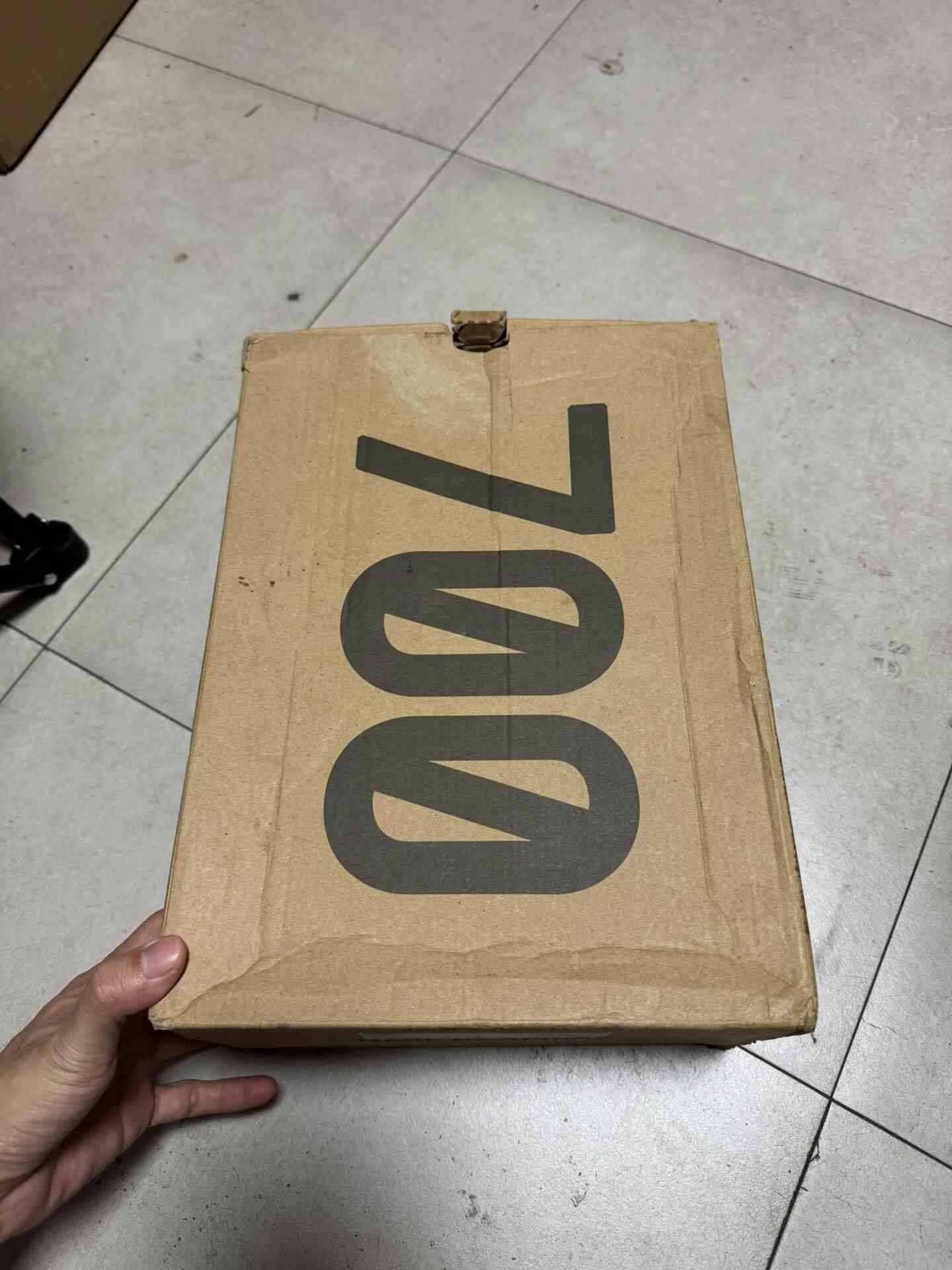 Adidas Adidas YEEZY700 Black Lowtop Sneakers 42 Men Size US 9 / EU 42 - 8 Thumbnail