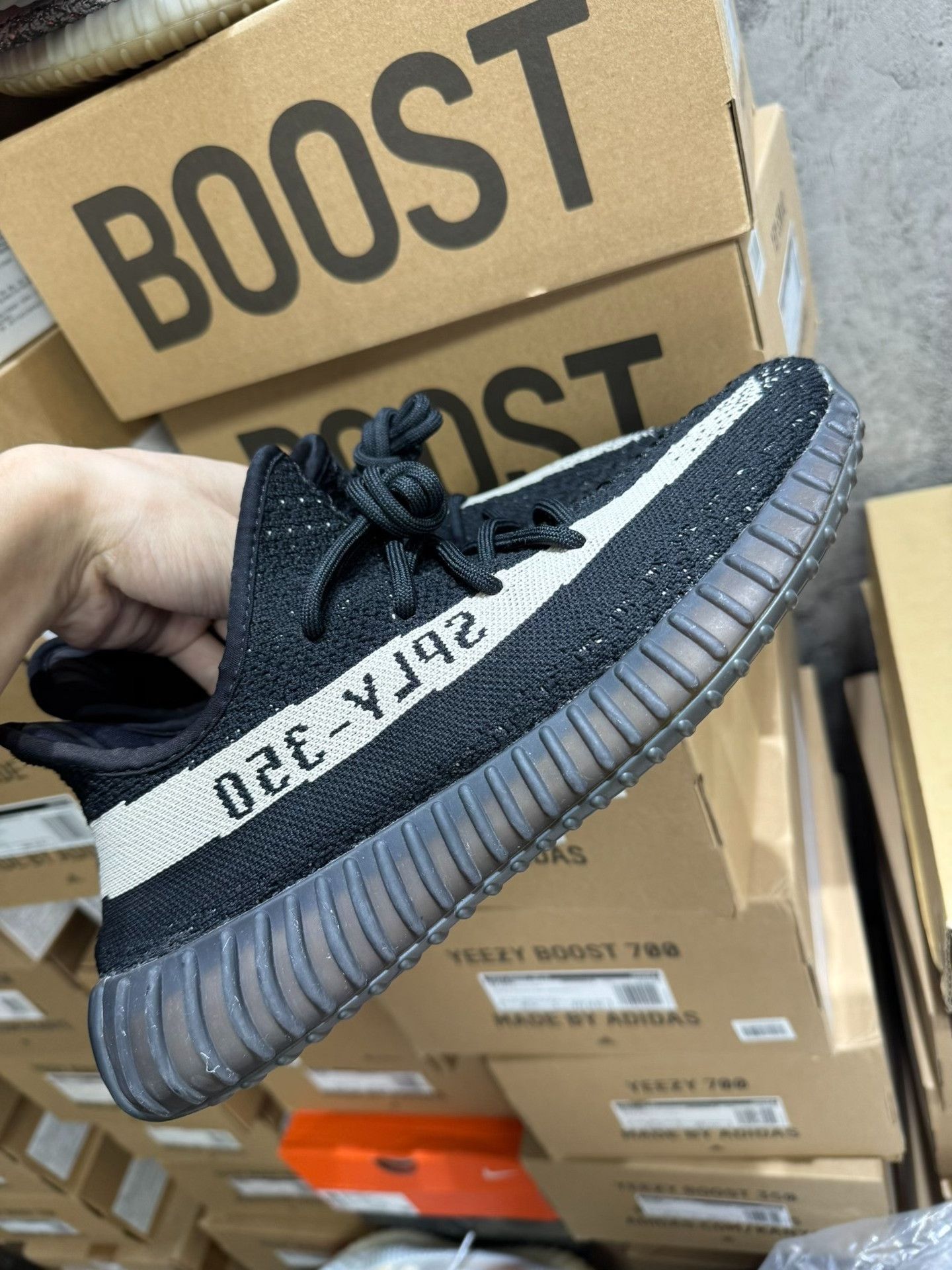 Adidas Adidas YEEZY3 Black Lowtop Sneakers 42 Men Size US 9 / EU 42 - 4 Thumbnail