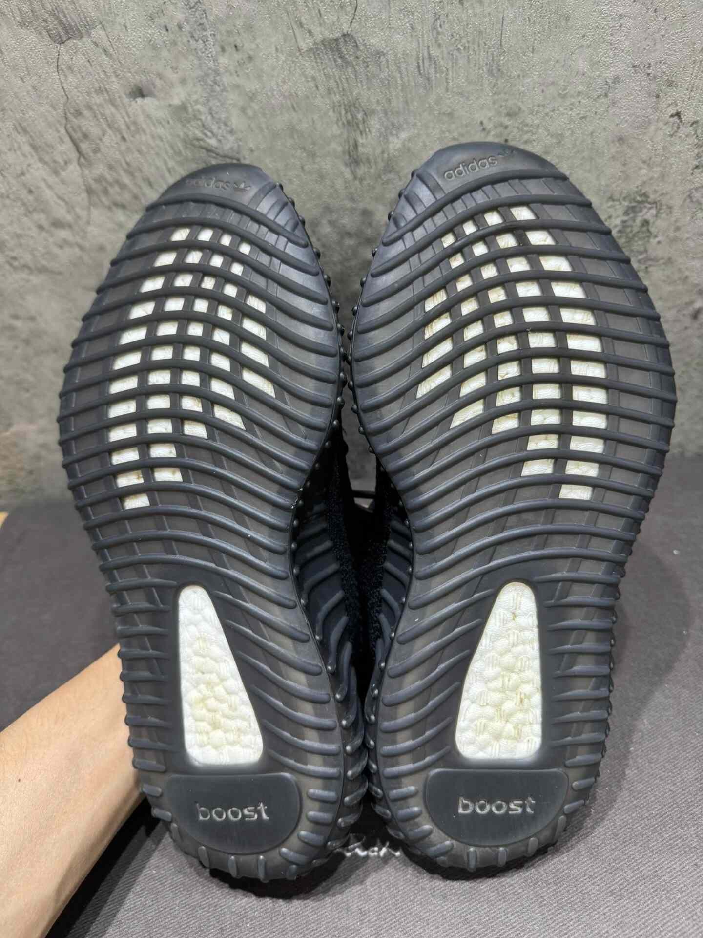 Adidas Adidas YEEZY350 Black Lowtop Sneakers 40 Men Size US 7.5 / EU 40-41 - 7 Thumbnail
