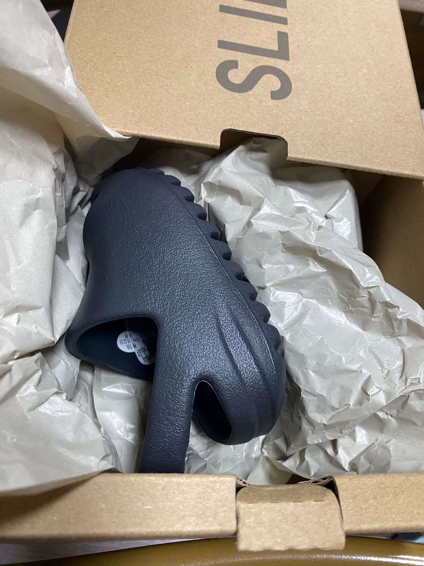 Yeezy Yeezy Black Lowtop Sneakers 20 Men Size US 10 / EU 43 - 4 Thumbnail
