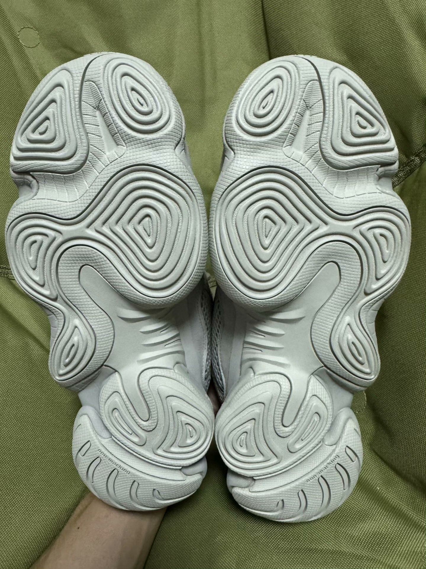 Adidas Adidas YEEZY500 White Lowtop Sneakers 9 Men Size US 9 / EU 42 - 8 Thumbnail