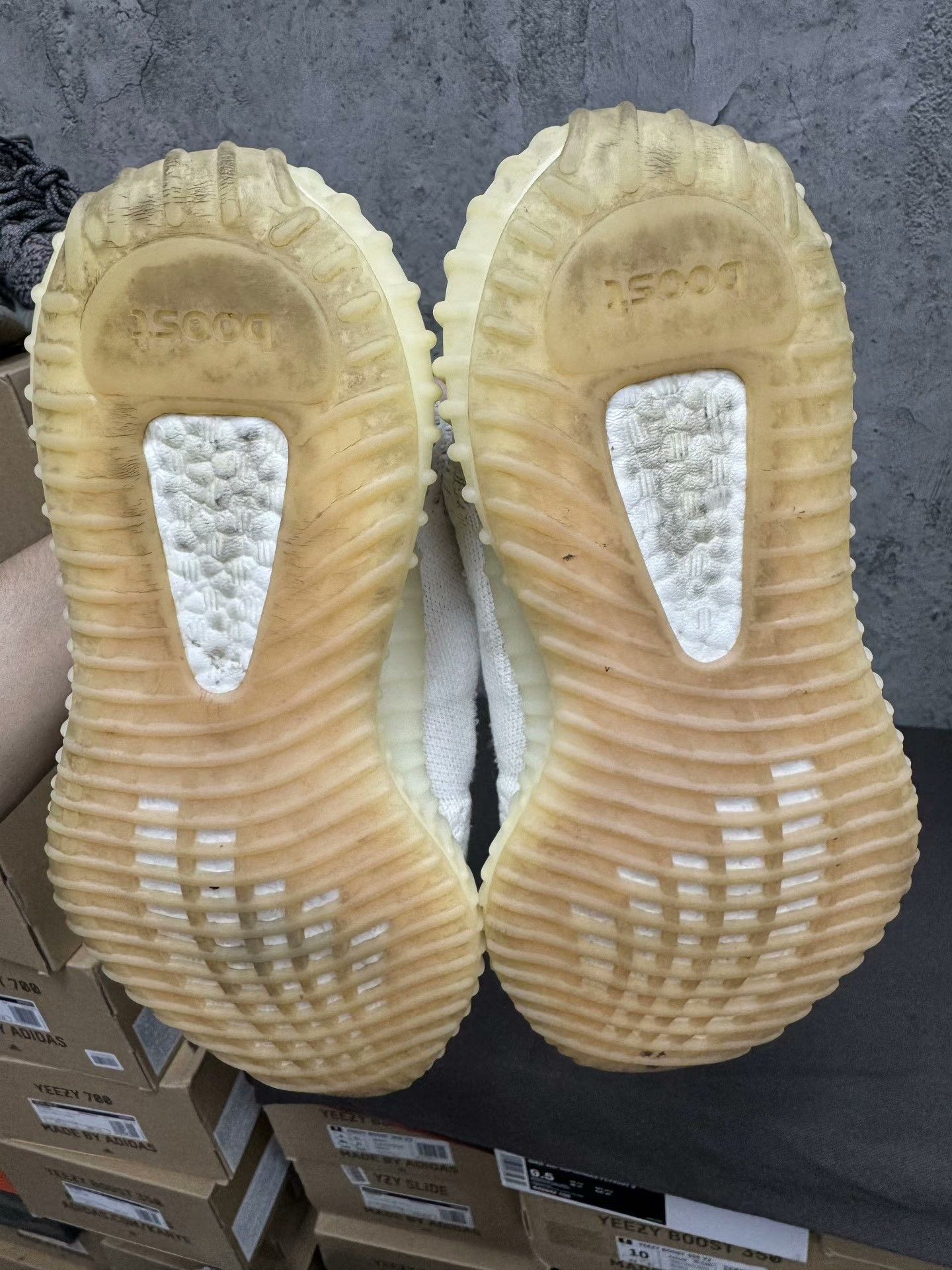 Adidas Adidas YEEZY350 White Lowtop Sneakers 35 Men Size US 5 / EU 37 - 5 Thumbnail