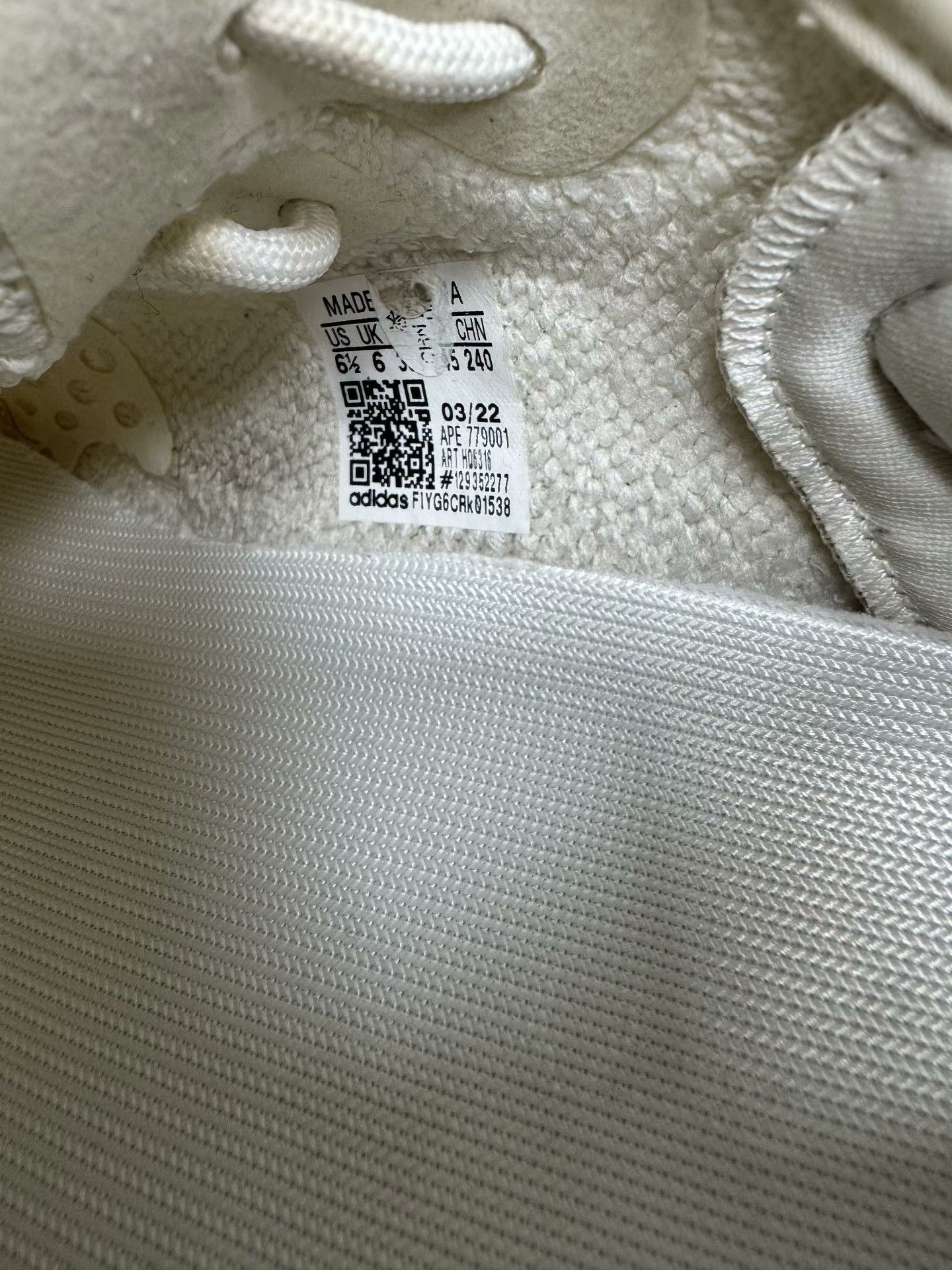 Adidas Adidas YEEZY350 White Lowtop Sneakers 35 Men Size US 5 / EU 37 - 2 Thumbnail