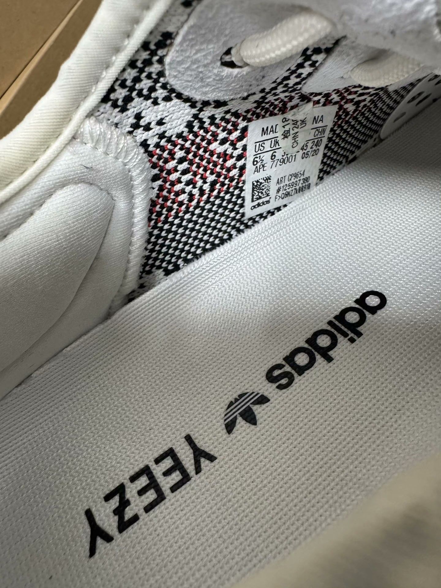 Adidas Adidas YEEZY350 White Lowtop Sneakers 39 Men Size US 6.5 / EU 39-40 - 8 Thumbnail