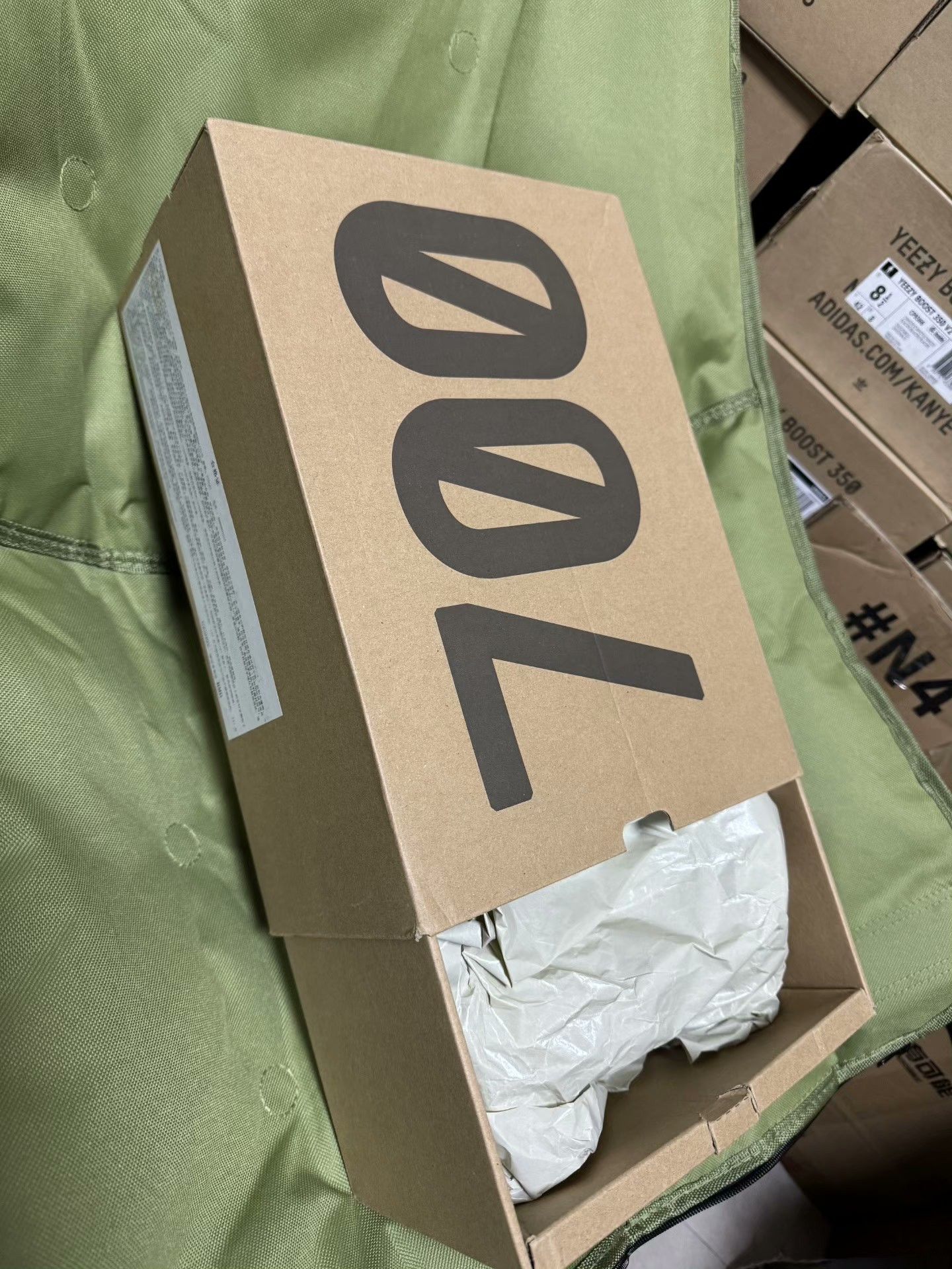 Adidas Adidas YEEZY700 Green Lowtop Sneakers 40 Men Size US 7.5 / EU 40-41 - 6 Thumbnail