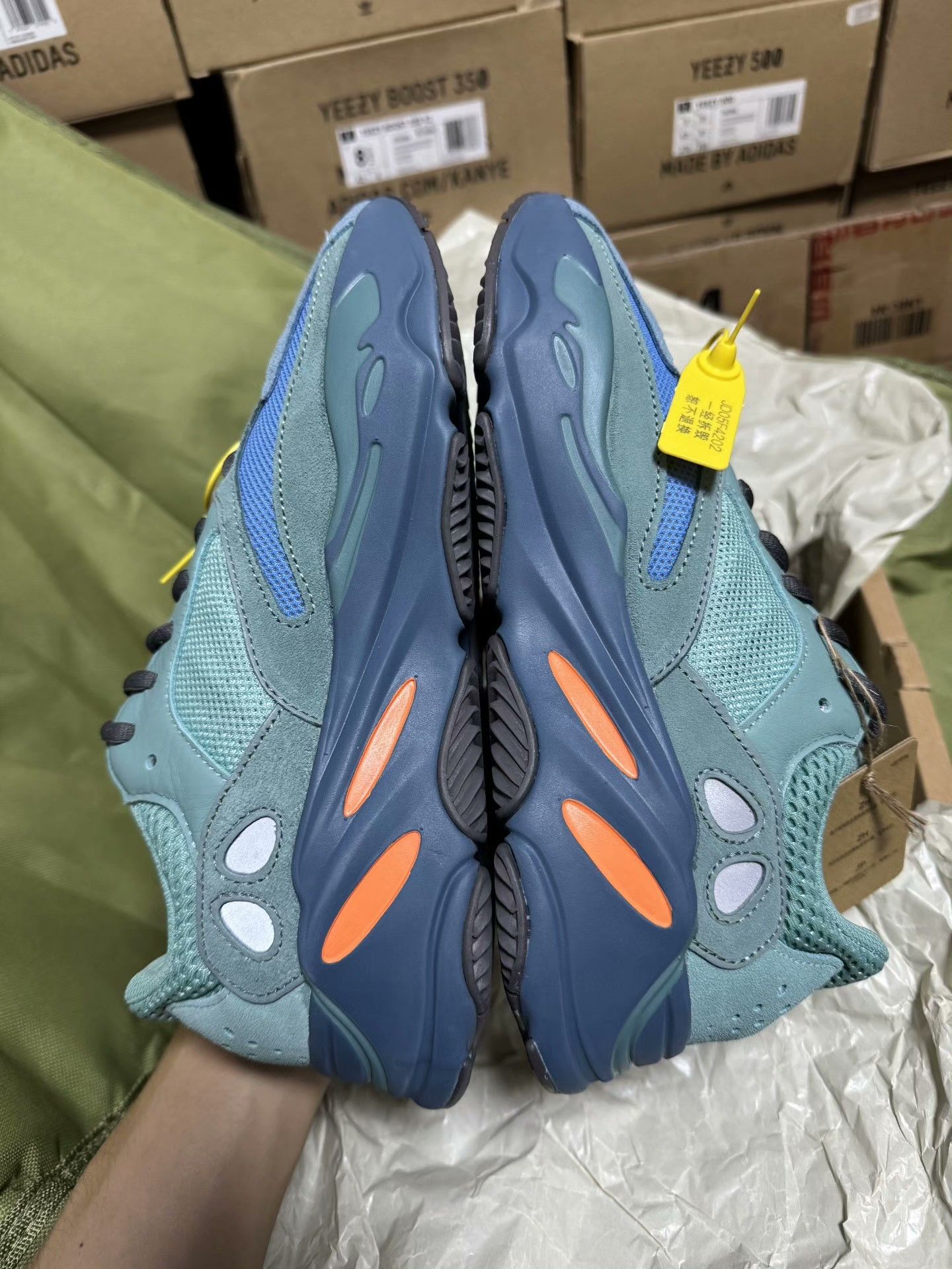 Adidas Adidas YEEZY700 Green Lowtop Sneakers 40 Men Size US 7.5 / EU 40-41 - 8 Thumbnail