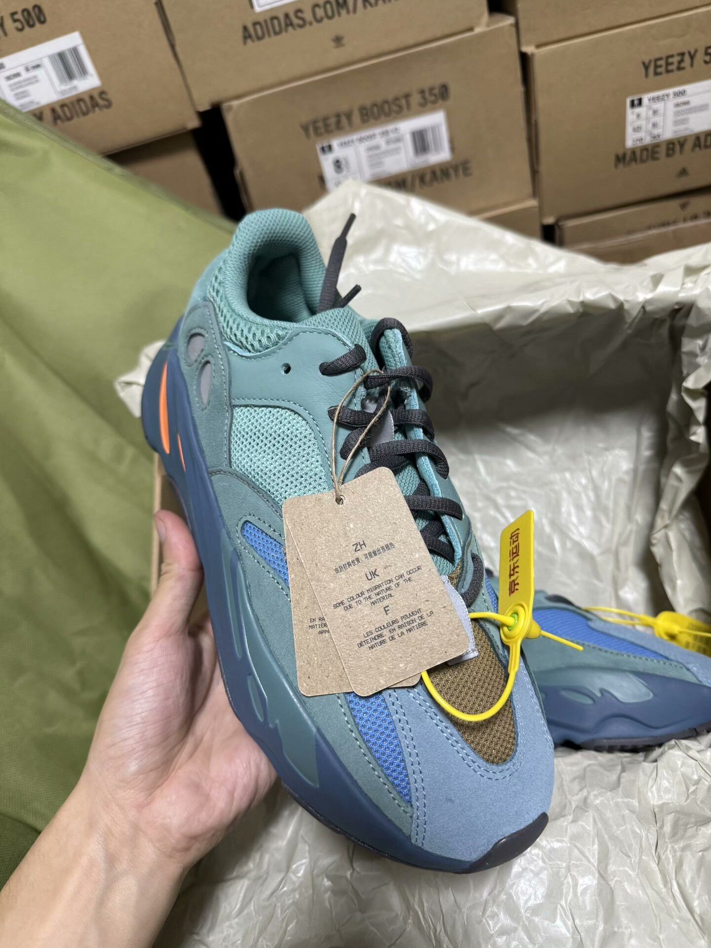 Adidas Adidas YEEZY700 Green Lowtop Sneakers 40 Men Size US 7.5 / EU 40-41 - 4 Thumbnail