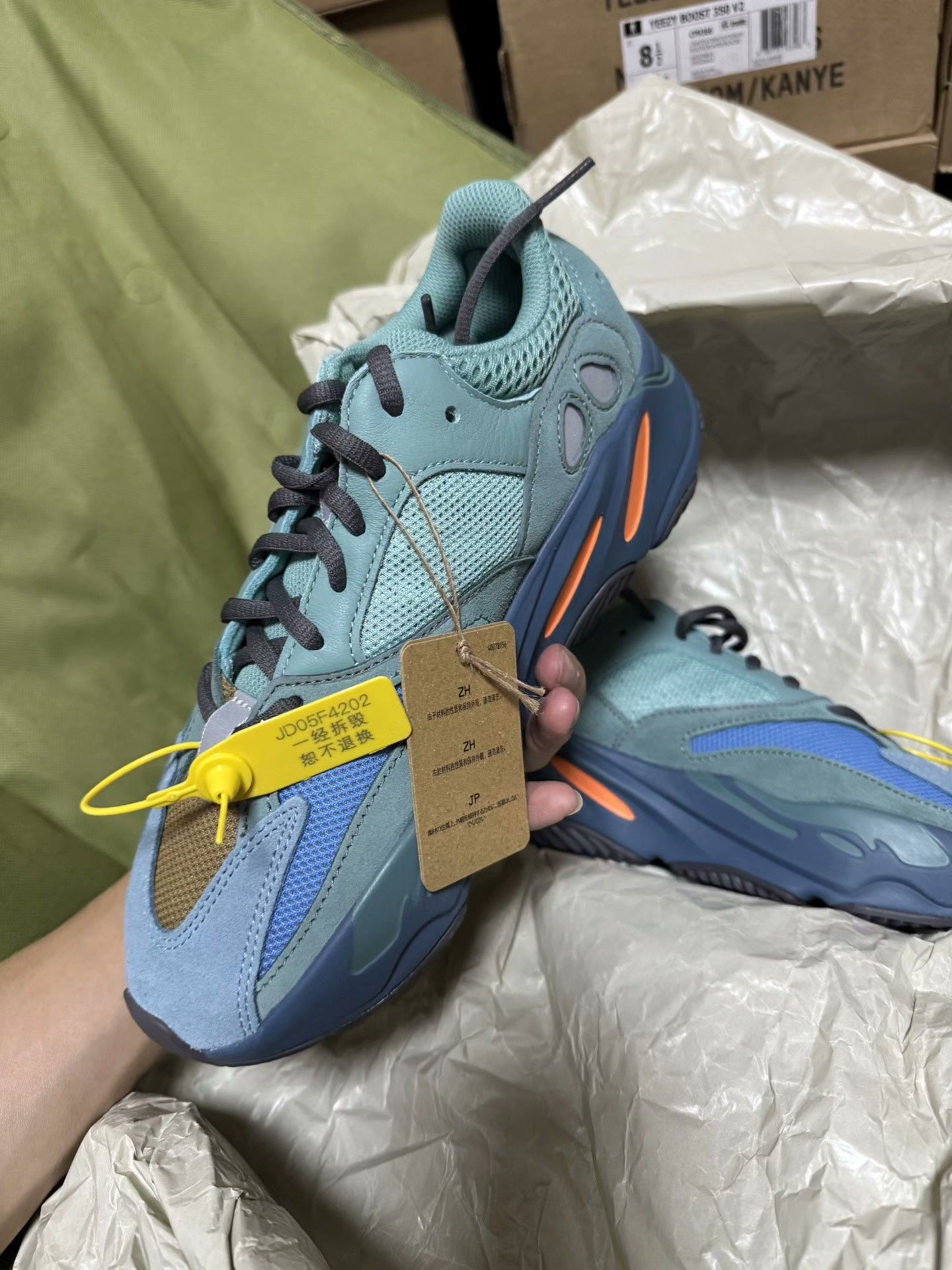 Adidas Adidas YEEZY700 Green Lowtop Sneakers 40 Men Size US 7.5 / EU 40-41 - 2 Thumbnail