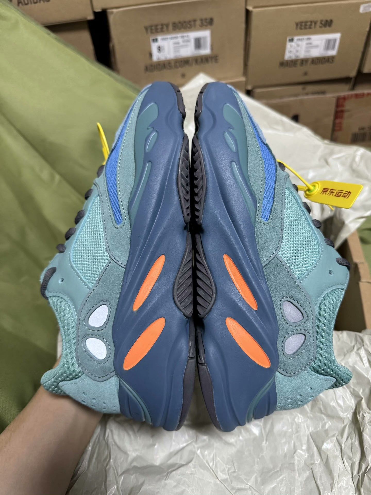 Adidas Adidas YEEZY700 Green Lowtop Sneakers 40 Men Size US 7.5 / EU 40-41 - 7 Thumbnail