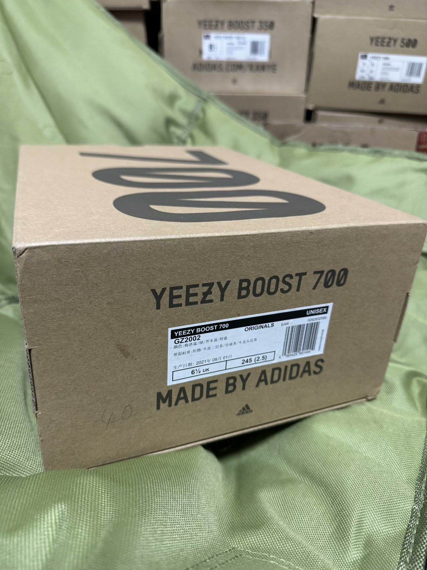 Adidas Adidas YEEZY700 Green Lowtop Sneakers 40 Men Size US 7.5 / EU 40-41 - 9 Thumbnail