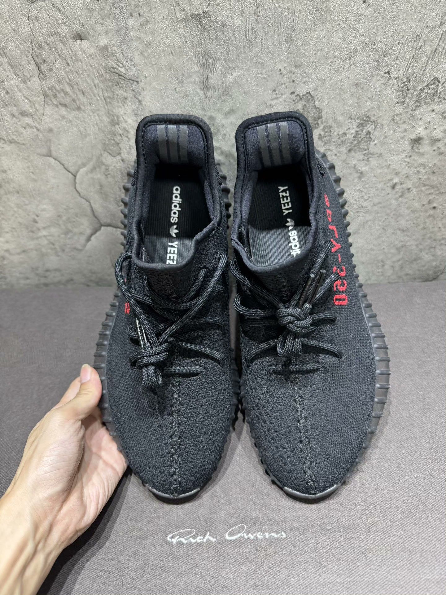 Adidas Adidas YEEZY350 Black Lowtop Sneakers 9 Men Size US 9 / EU 42 - 8 Thumbnail