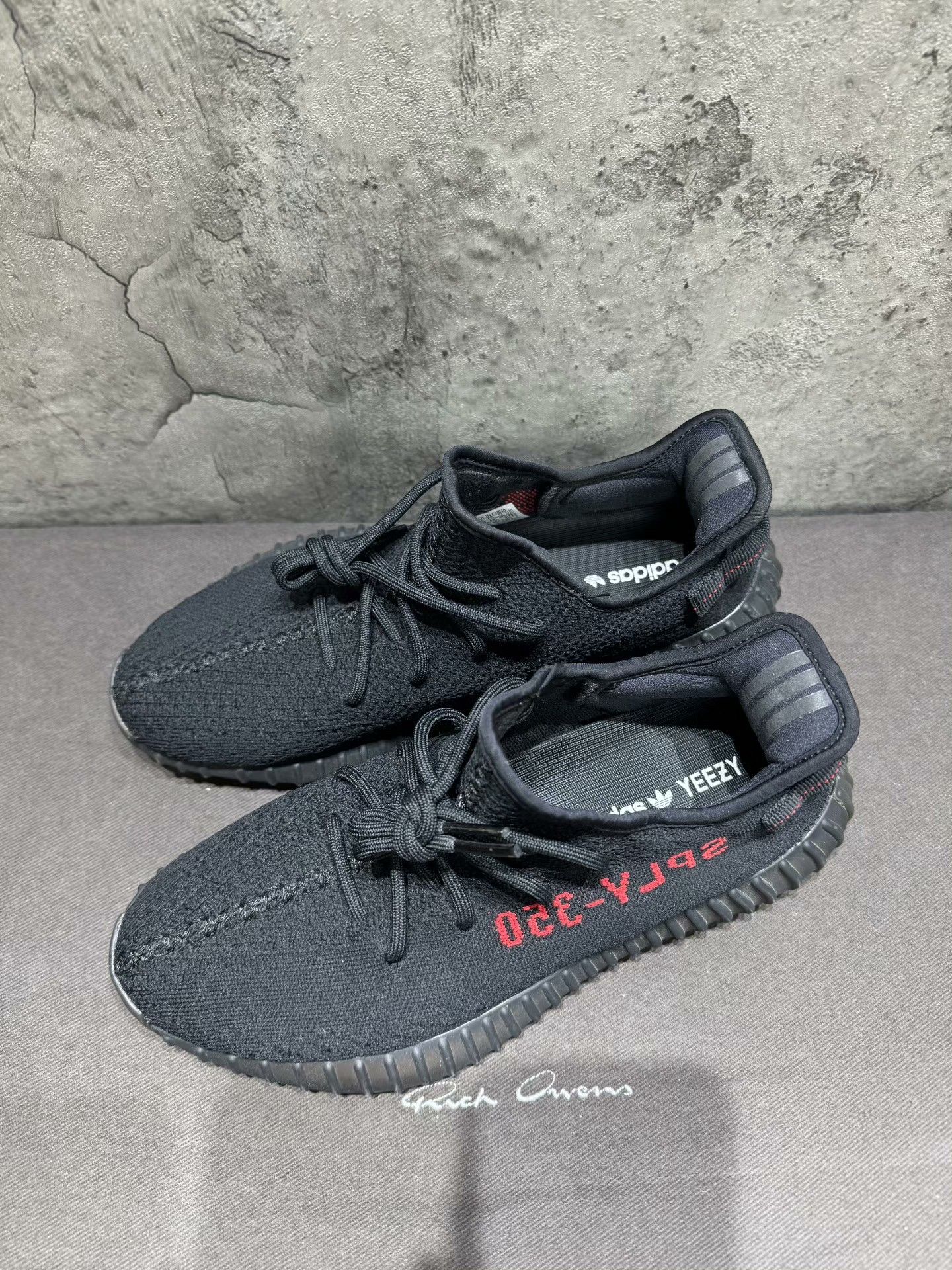 Adidas Adidas YEEZY350 Black Lowtop Sneakers 9 Men Size US 9 / EU 42 - 7 Thumbnail