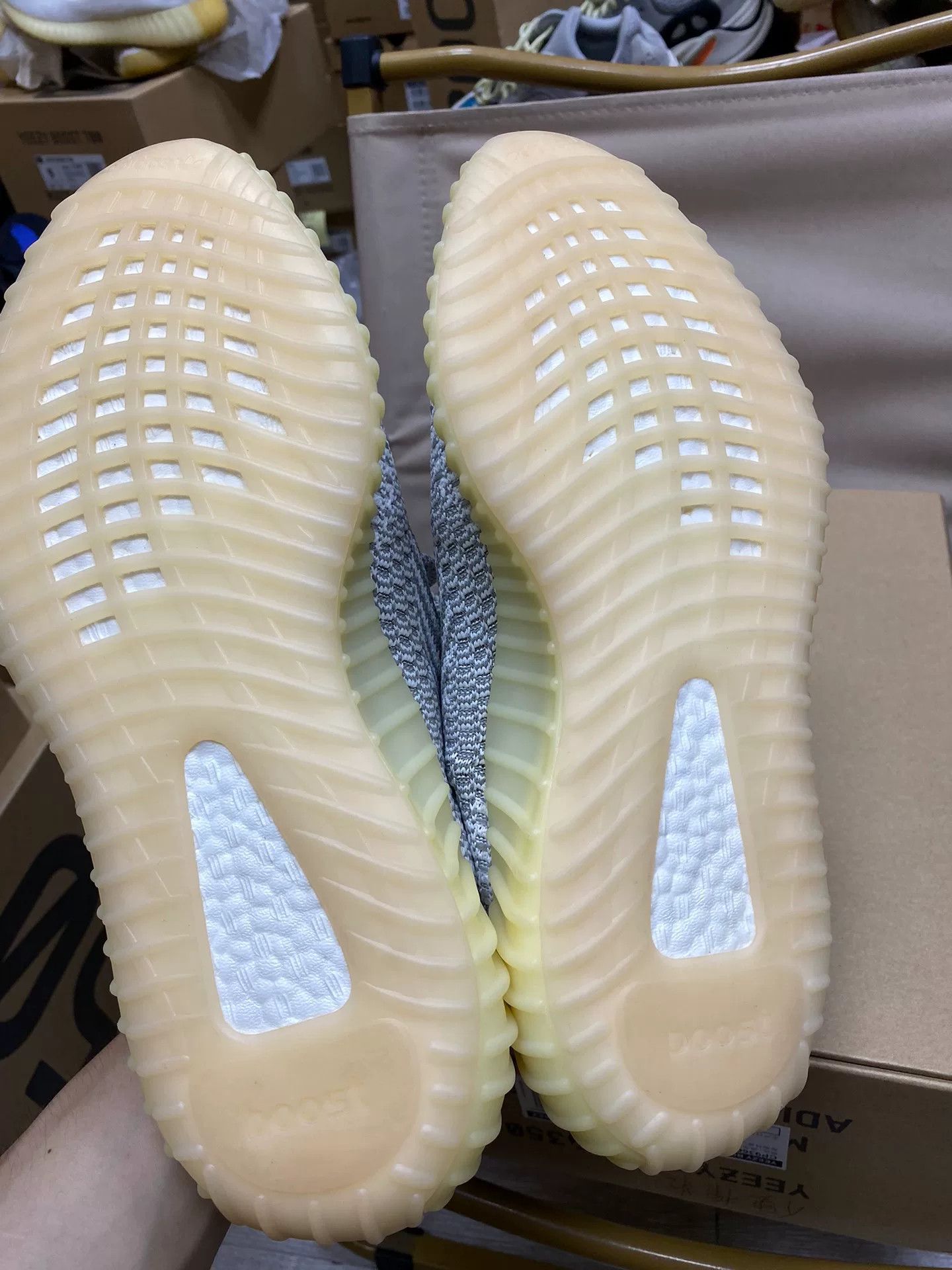 Adidas Adidas YEEZY350 White Lowtop Sneakers 42 Men Size US 9 / EU 42 - 3 Thumbnail