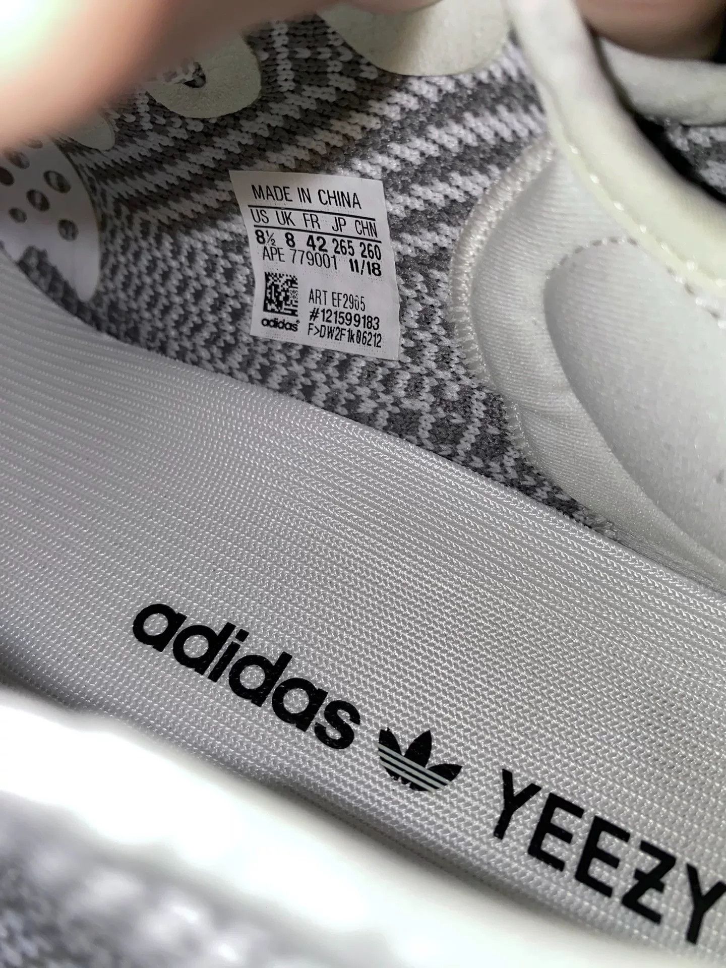 Adidas Adidas YEEZY350 White Lowtop Sneakers 42 Men Size US 9 / EU 42 - 4 Thumbnail