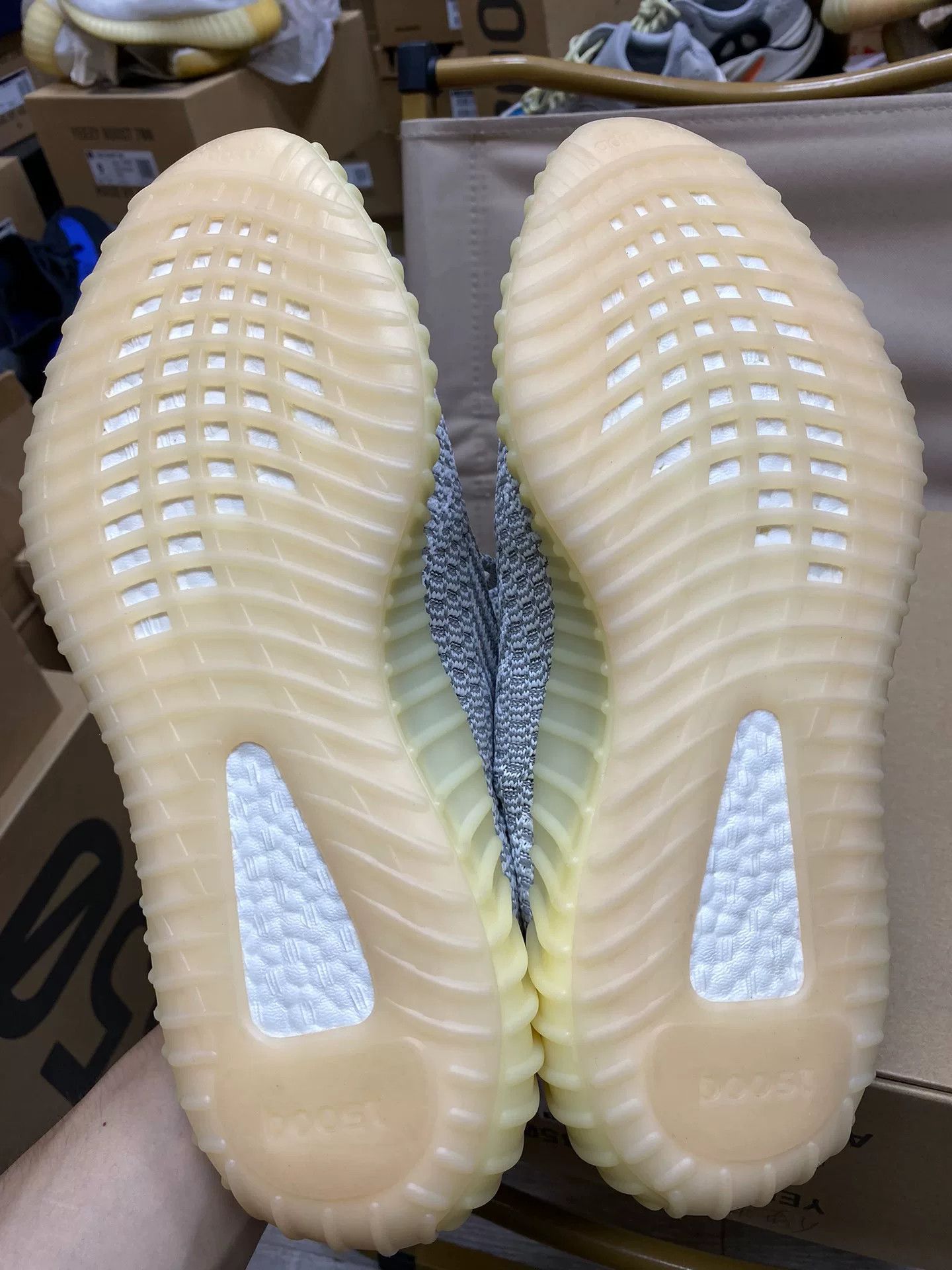 Adidas Adidas YEEZY350 White Lowtop Sneakers 42 Men Size US 9 / EU 42 - 2 Thumbnail