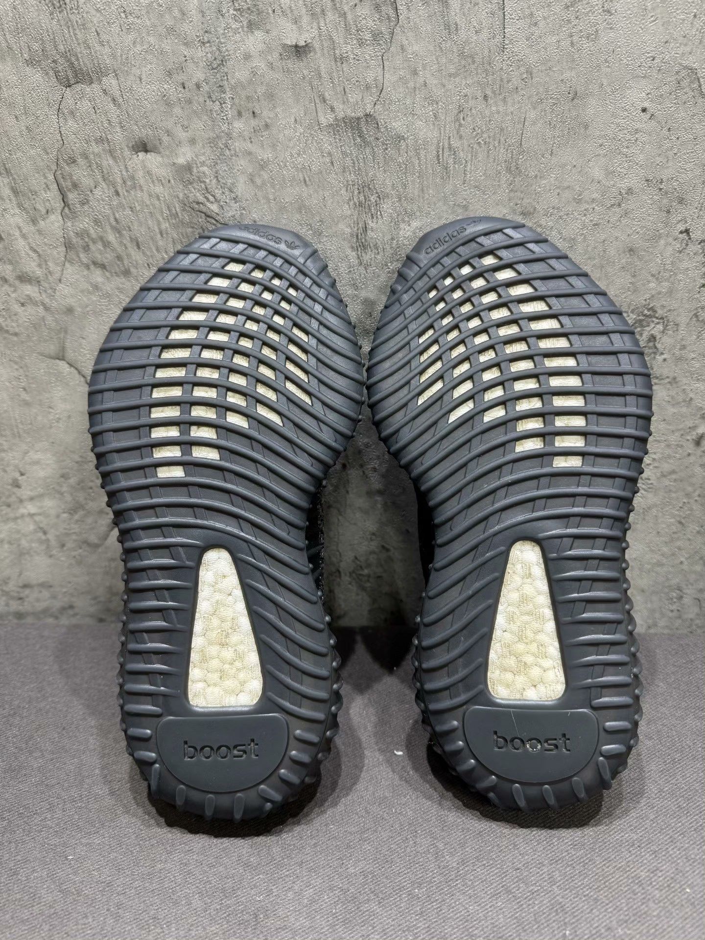 Yeezy Yeezy Black Lowtop Sneakers 36 Men Size US 5 / EU 37 - 9 Thumbnail