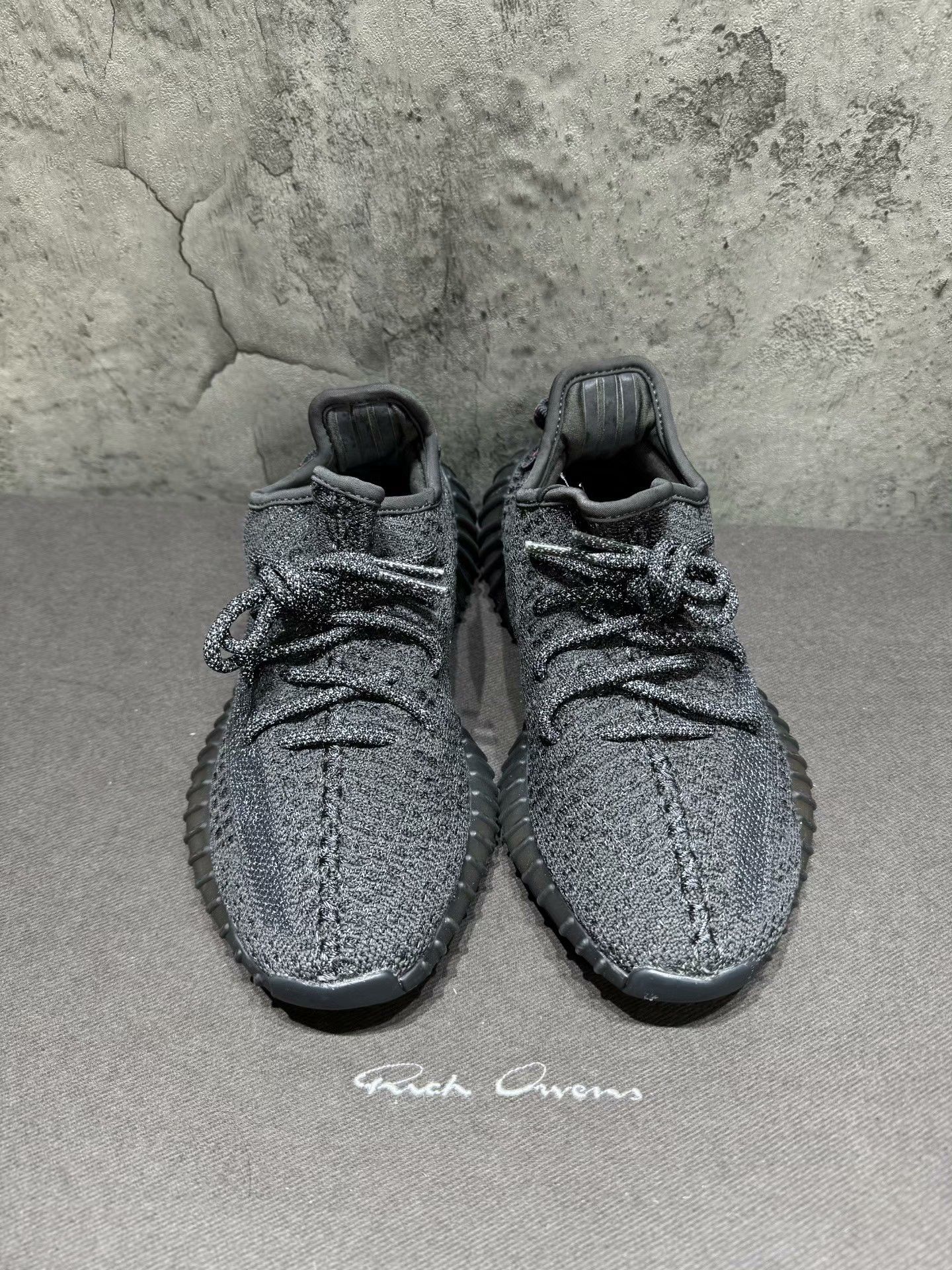 Yeezy Yeezy Black Lowtop Sneakers 36 Men Size US 5 / EU 37 - 3 Thumbnail