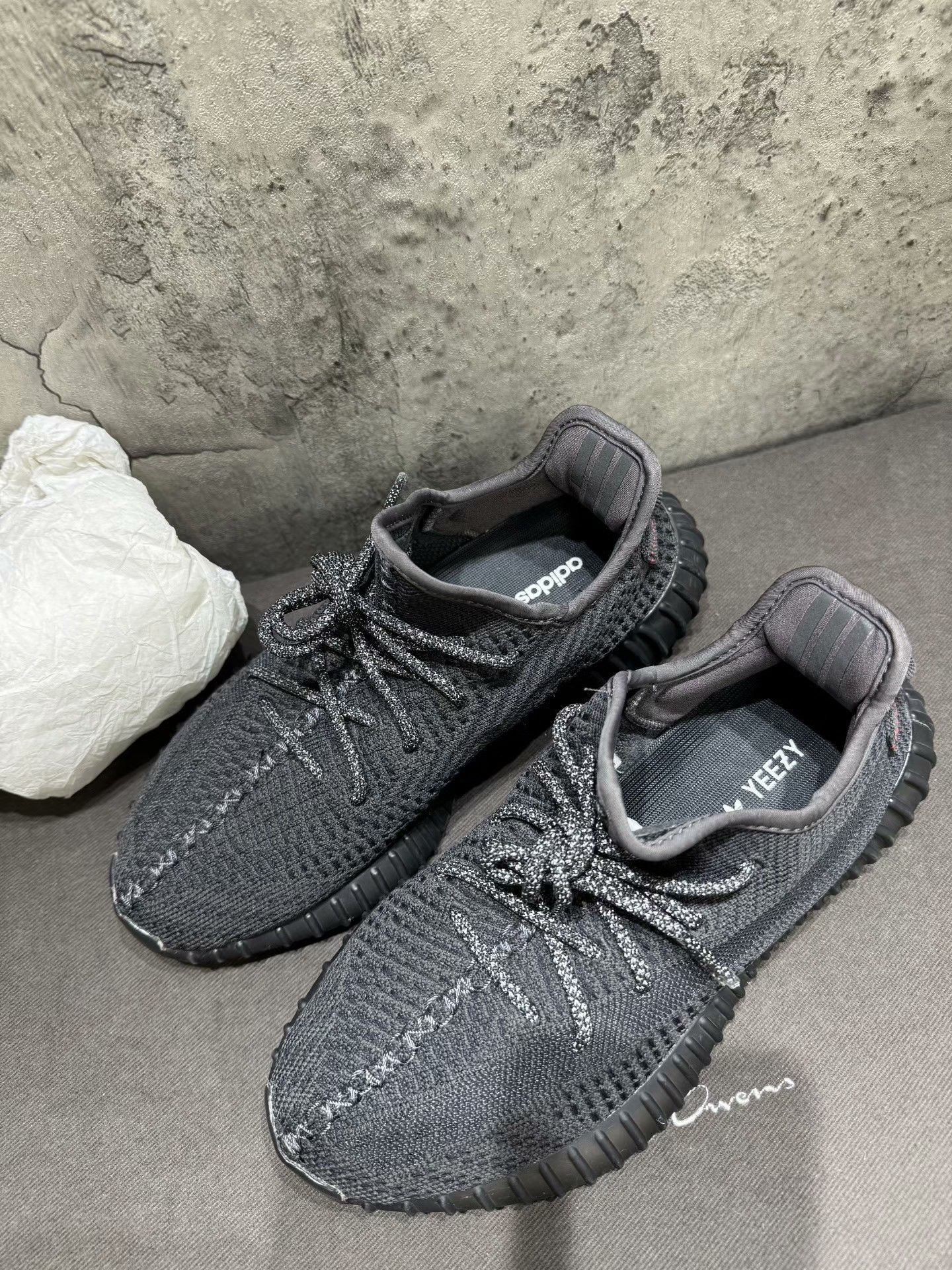 Adidas Adidas YEEZY350 Black Lowtop Sneakers 40 Men Size US 7.5 / EU 40-41 - 3 Thumbnail