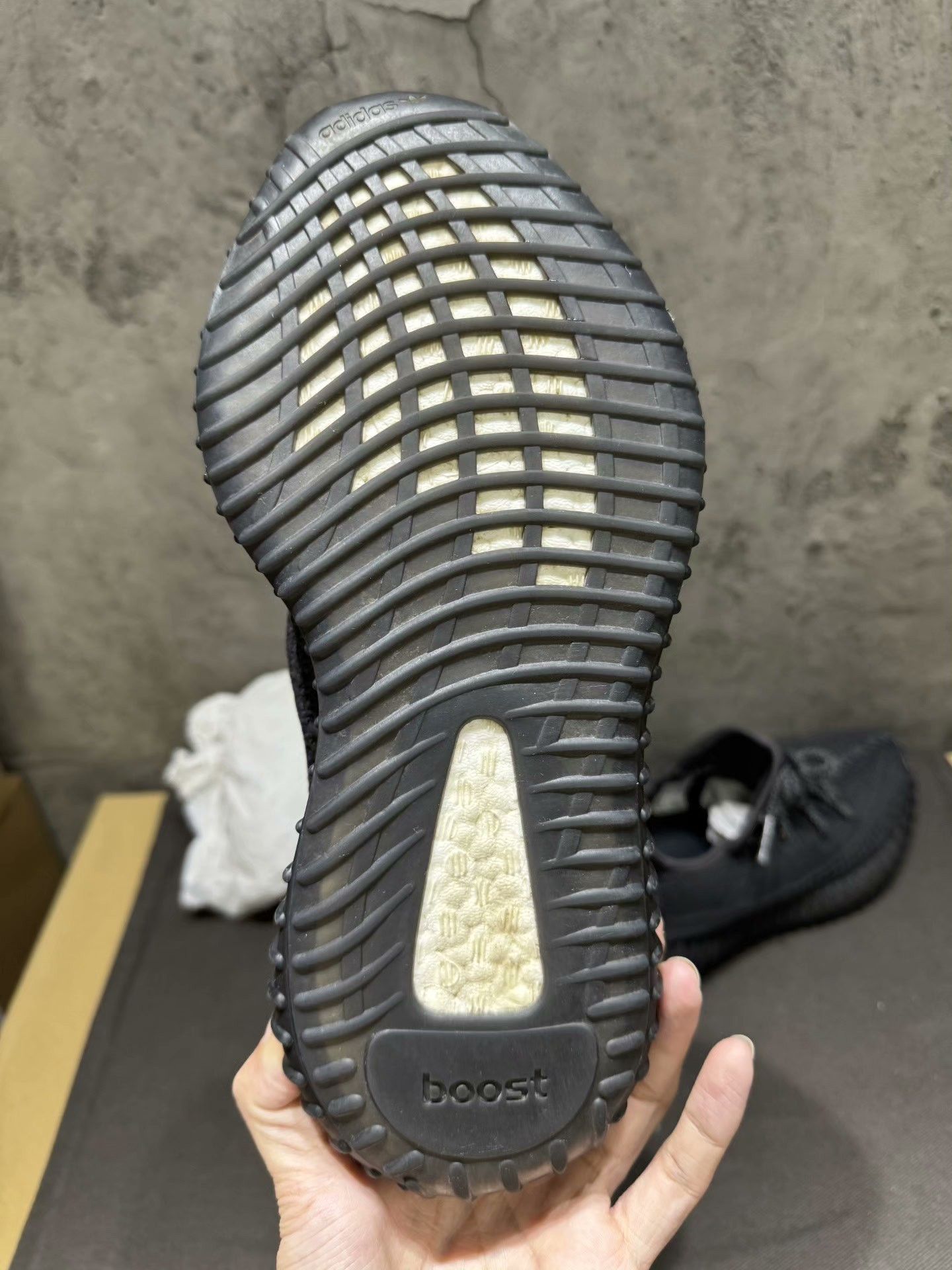 Adidas Adidas YEEZY350 Black Lowtop Sneakers 40 Men Size US 7.5 / EU 40-41 - 5 Thumbnail